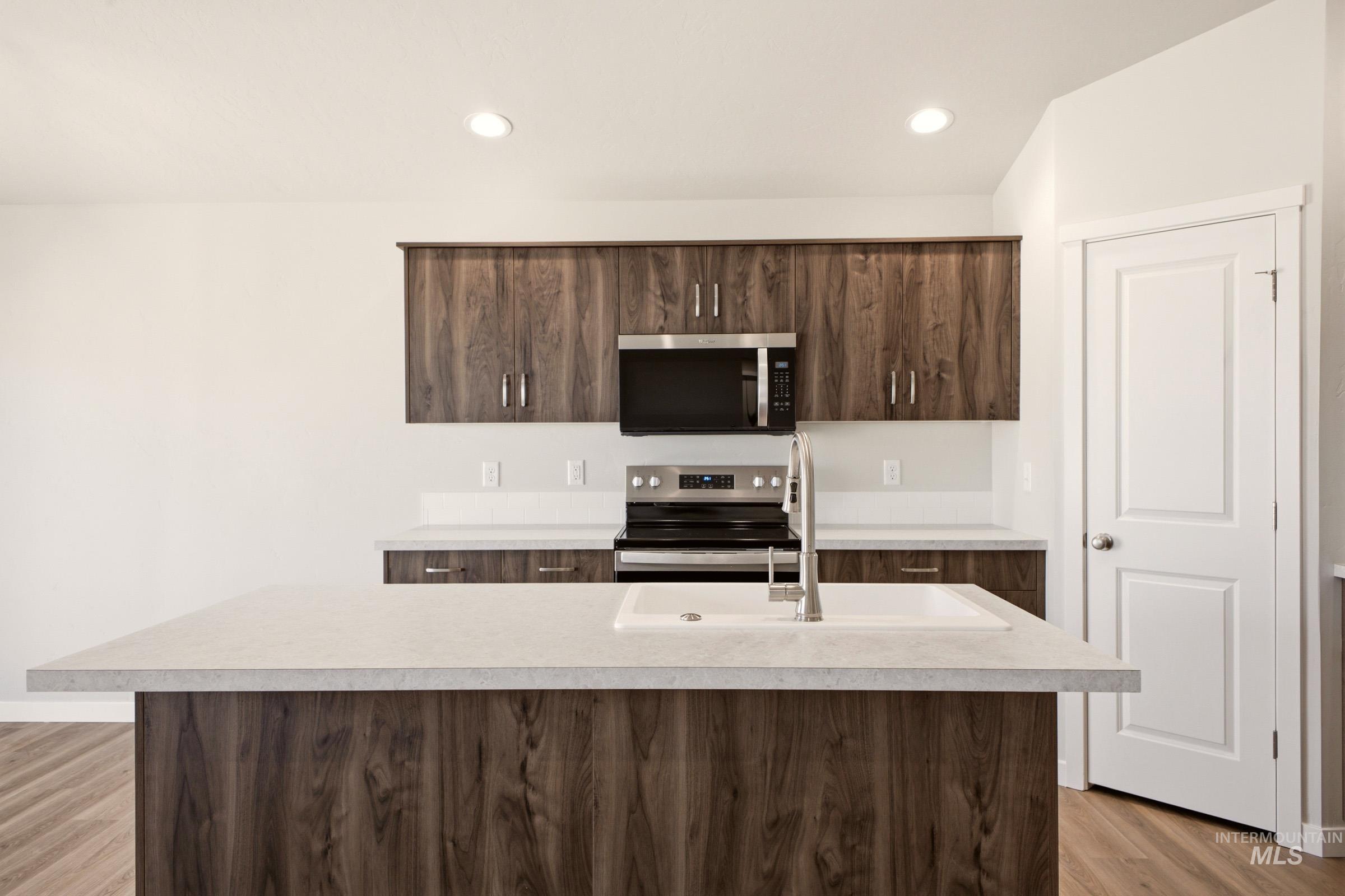 338 N Tideberry Ave, Kuna, Idaho 83634, 3 Bedrooms, 2 Bathrooms, Residential For Sale, Price $430,995,MLS 99002133