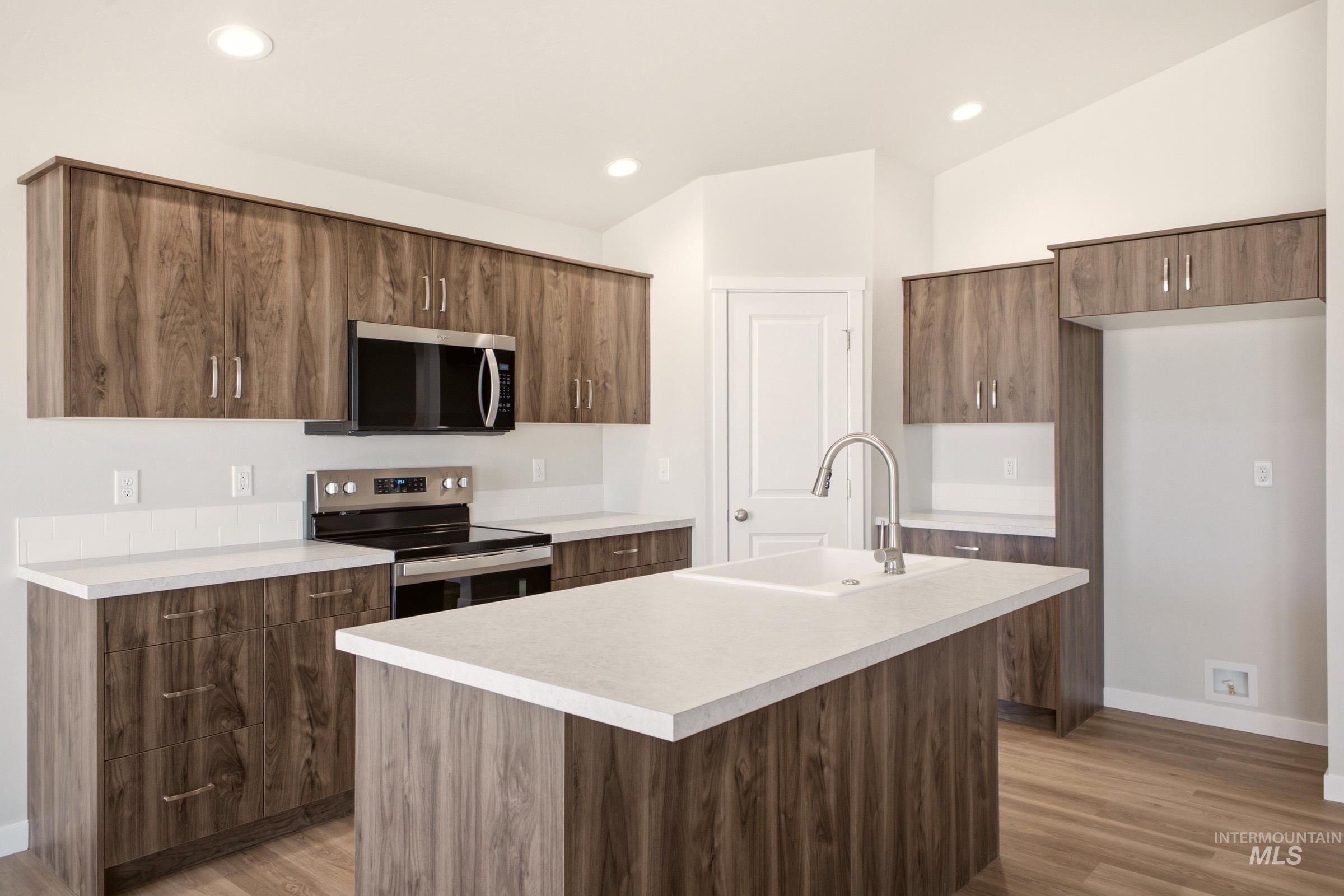 338 N Tideberry Ave, Kuna, Idaho 83634, 3 Bedrooms, 2 Bathrooms, Residential For Sale, Price $430,995,MLS 99002133