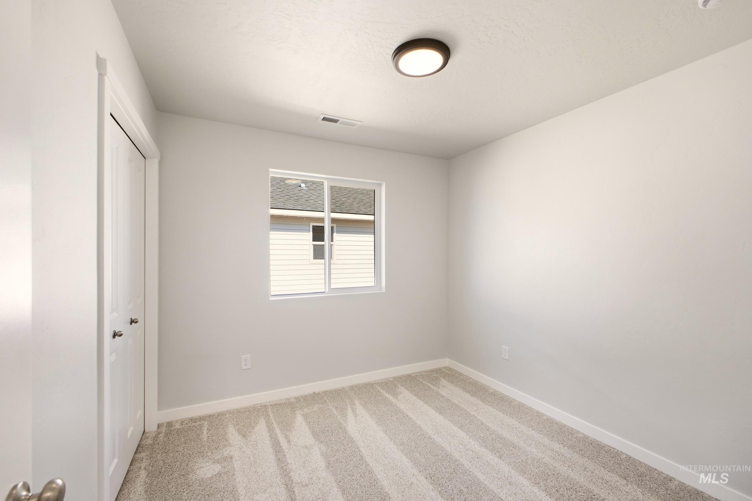 296 N Tideberry Ave, Kuna, Idaho 83634, 3 Bedrooms, 2 Bathrooms, Residential For Sale, Price $389,990,MLS 99002135