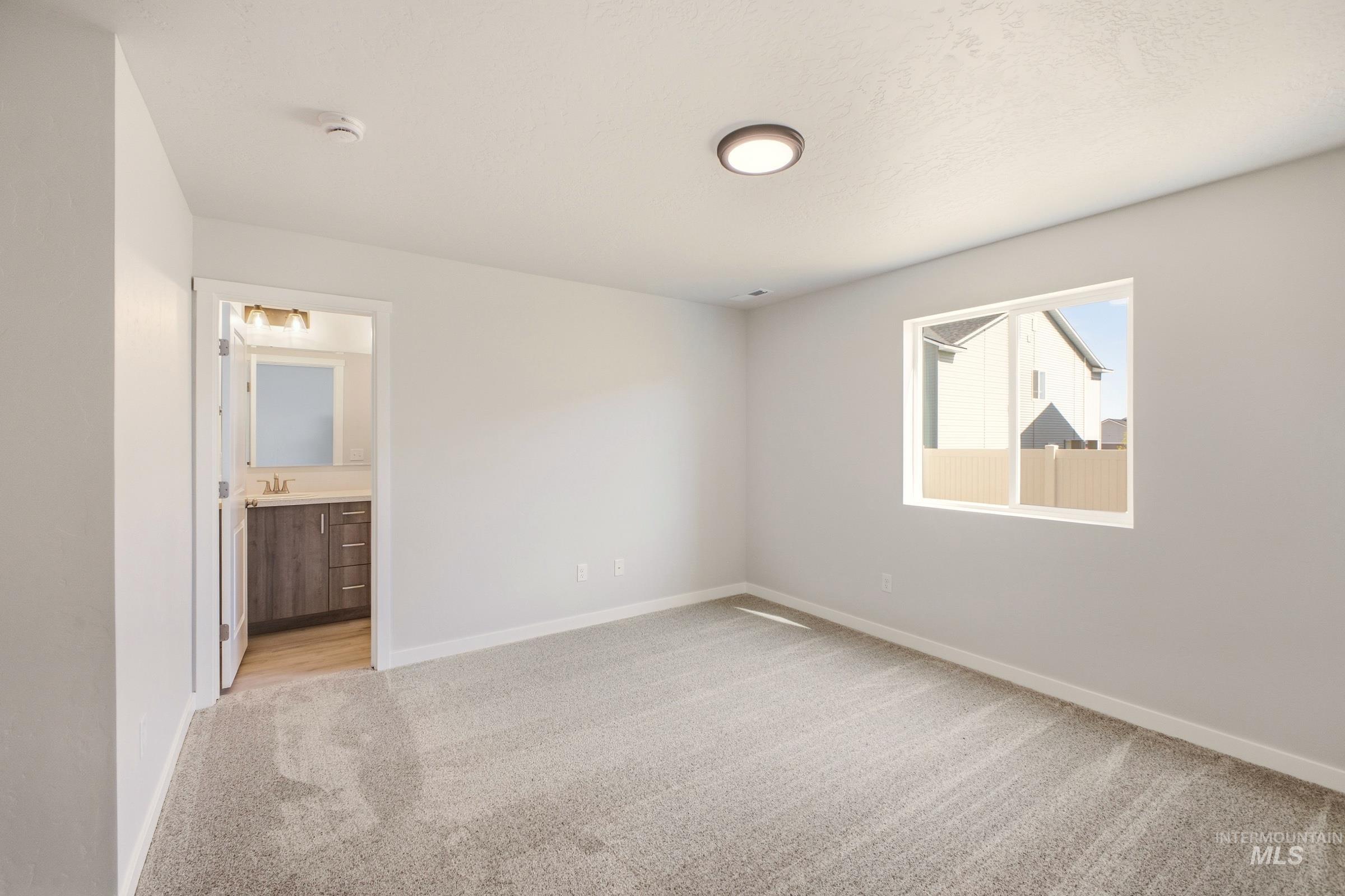 296 N Tideberry Ave, Kuna, Idaho 83634, 3 Bedrooms, 2 Bathrooms, Residential For Sale, Price $389,990,MLS 99002135
