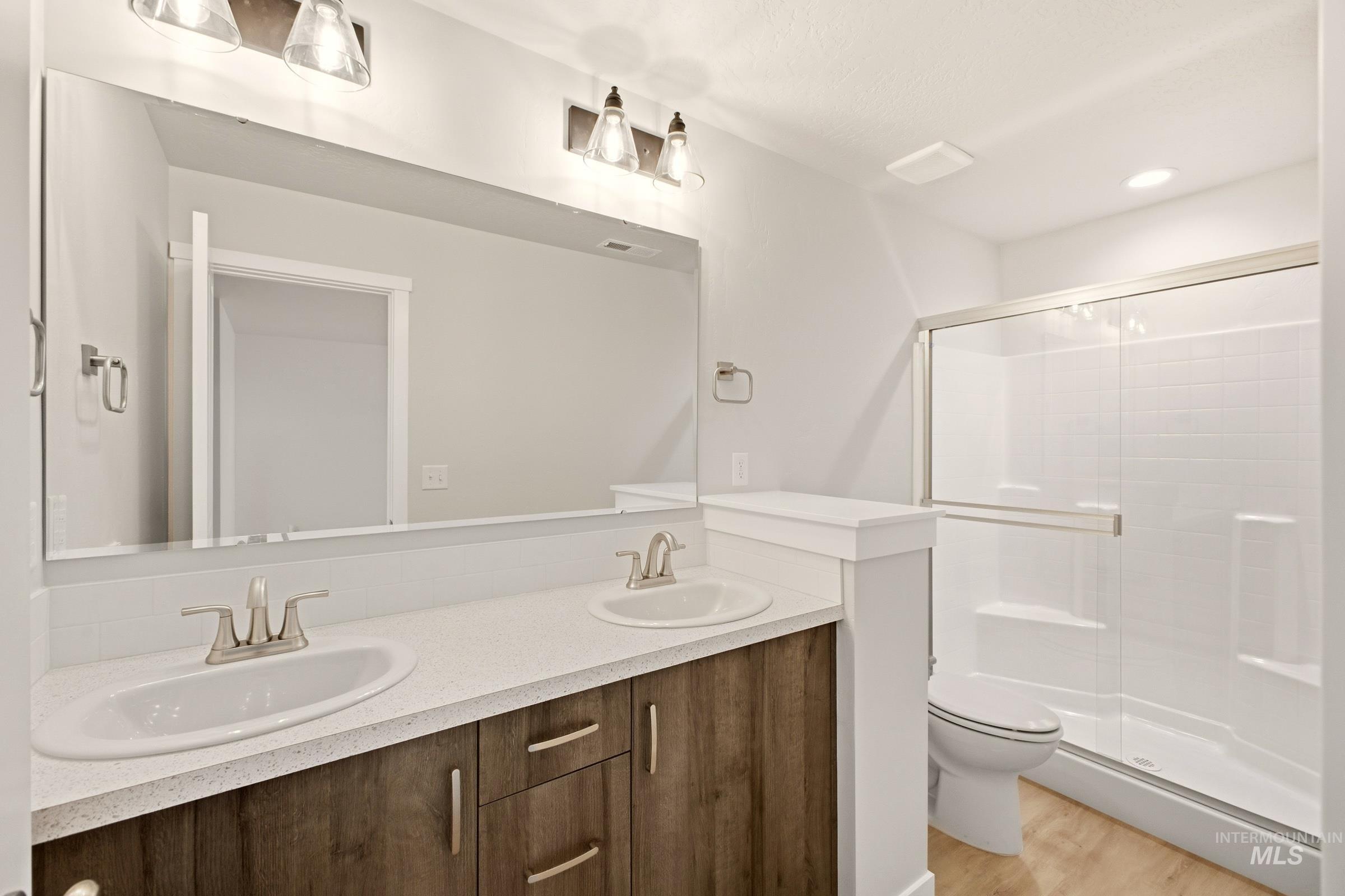 296 N Tideberry Ave, Kuna, Idaho 83634, 3 Bedrooms, 2 Bathrooms, Residential For Sale, Price $389,990,MLS 99002135