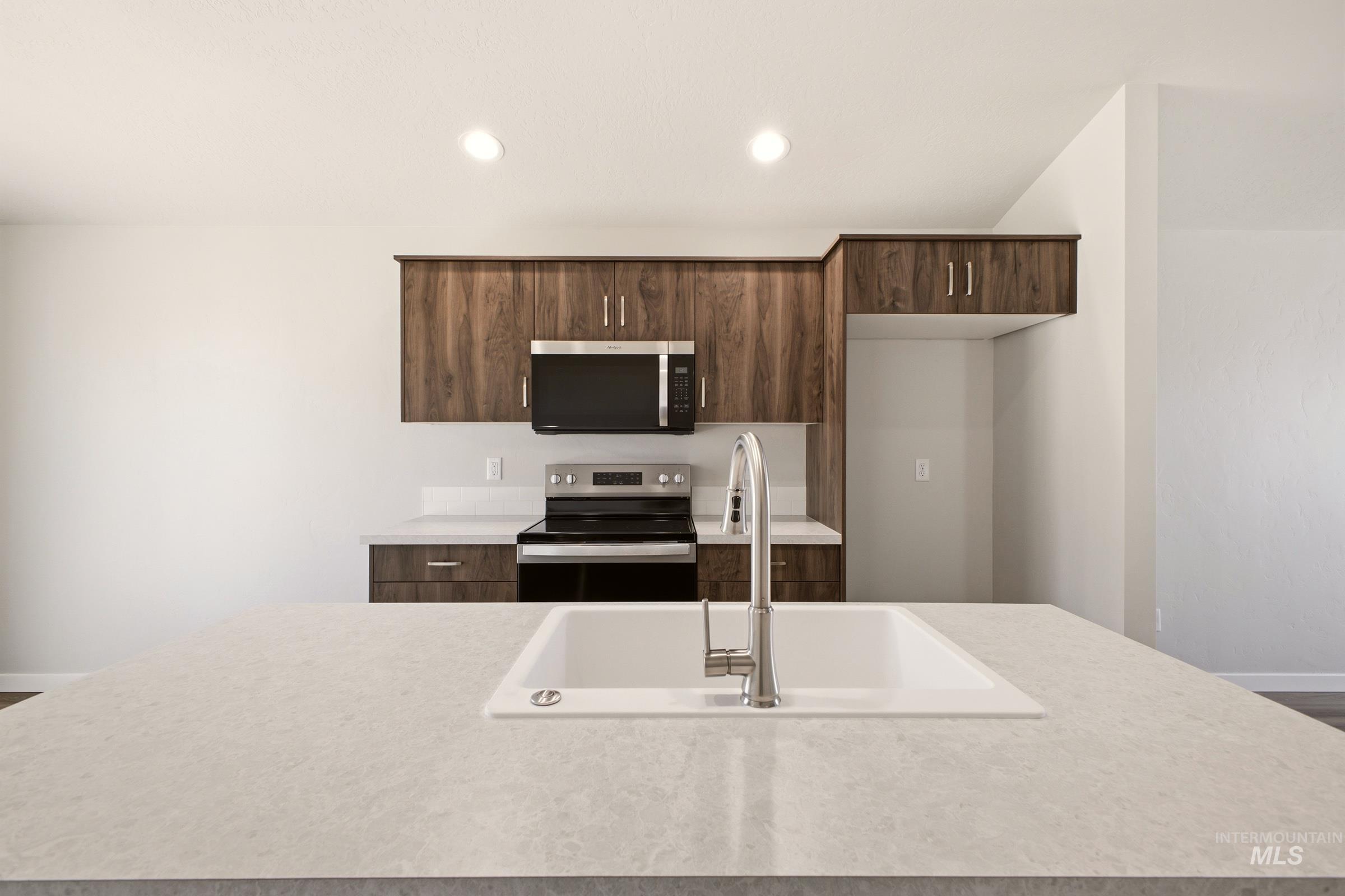 240 N Tideberry Ave, Kuna, Idaho 83634, 3 Bedrooms, 2 Bathrooms, Residential For Sale, Price $390,990,MLS 99002138