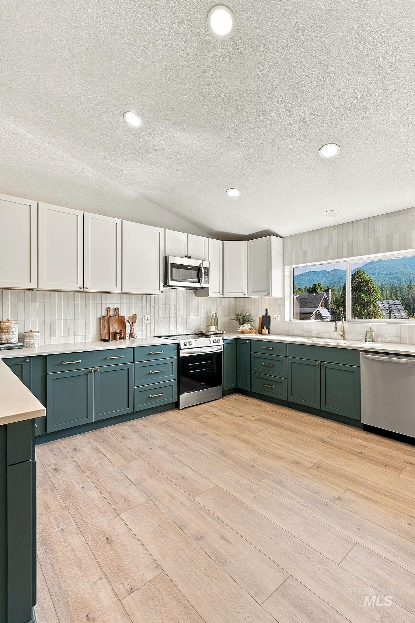 7 Willow Way, Cascade, Idaho 83611, 6 Bedrooms, 3.5 Bathrooms, Residential For Sale, Price $999,000,MLS 99002145