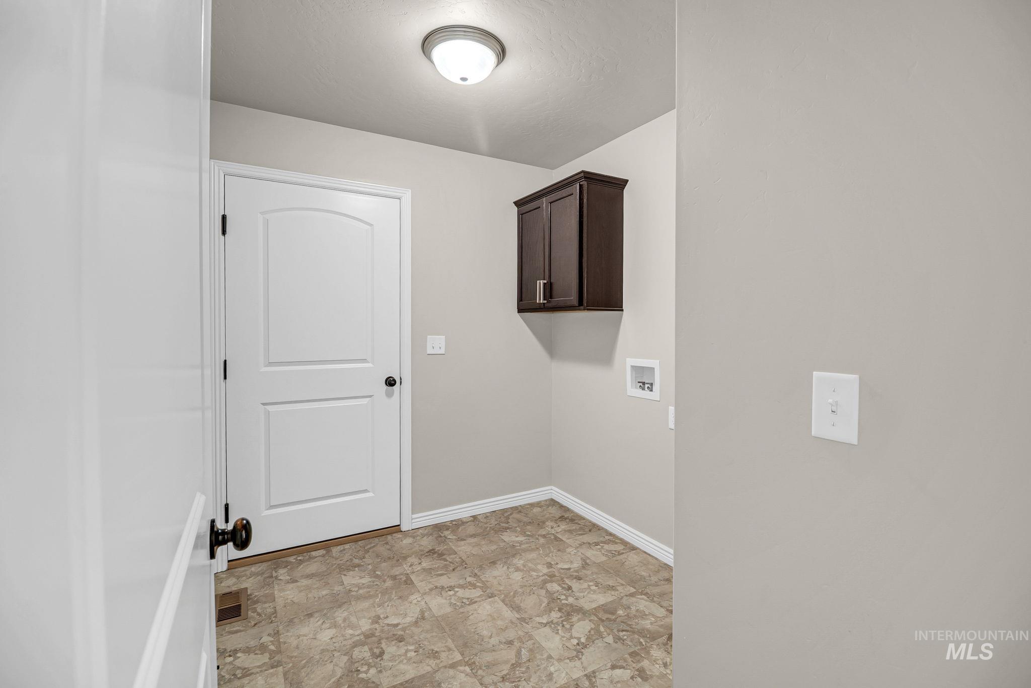 672 Heidi Ave, Twin Falls, Idaho 83301, 4 Bedrooms, 2 Bathrooms, Residential For Sale, Price $420,000,MLS 99002166