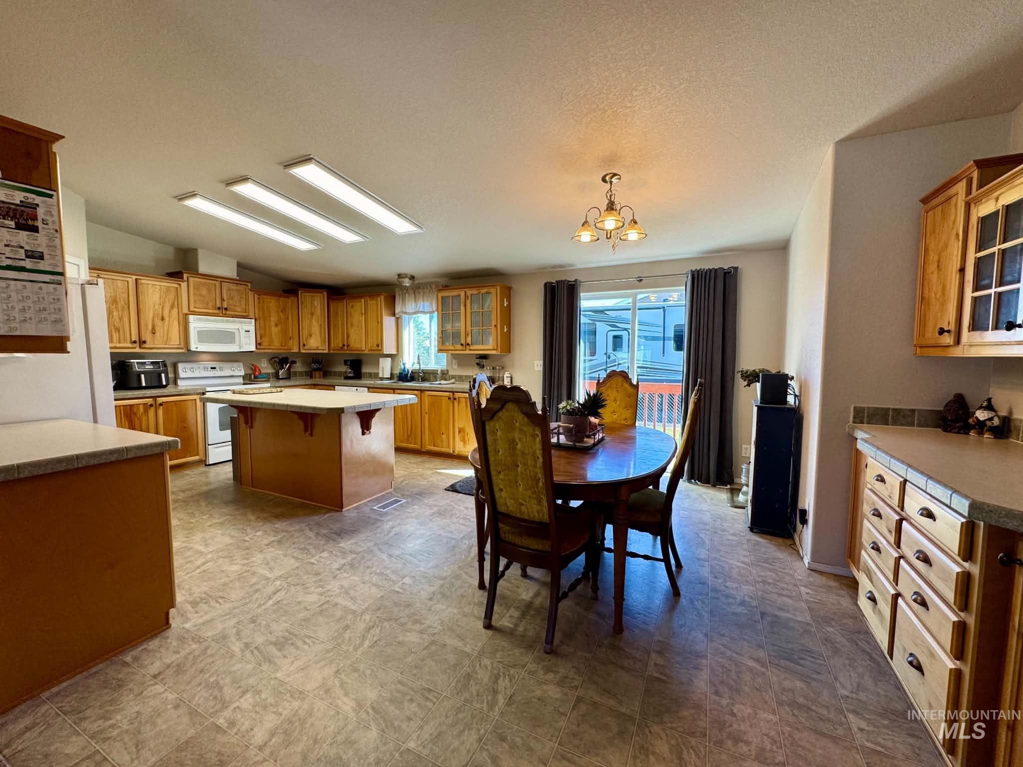 2207 Grelle Ave, Lewiston, Idaho 83501, 3 Bedrooms, 2 Bathrooms, Residential For Sale, Price $415,000,MLS 99002170