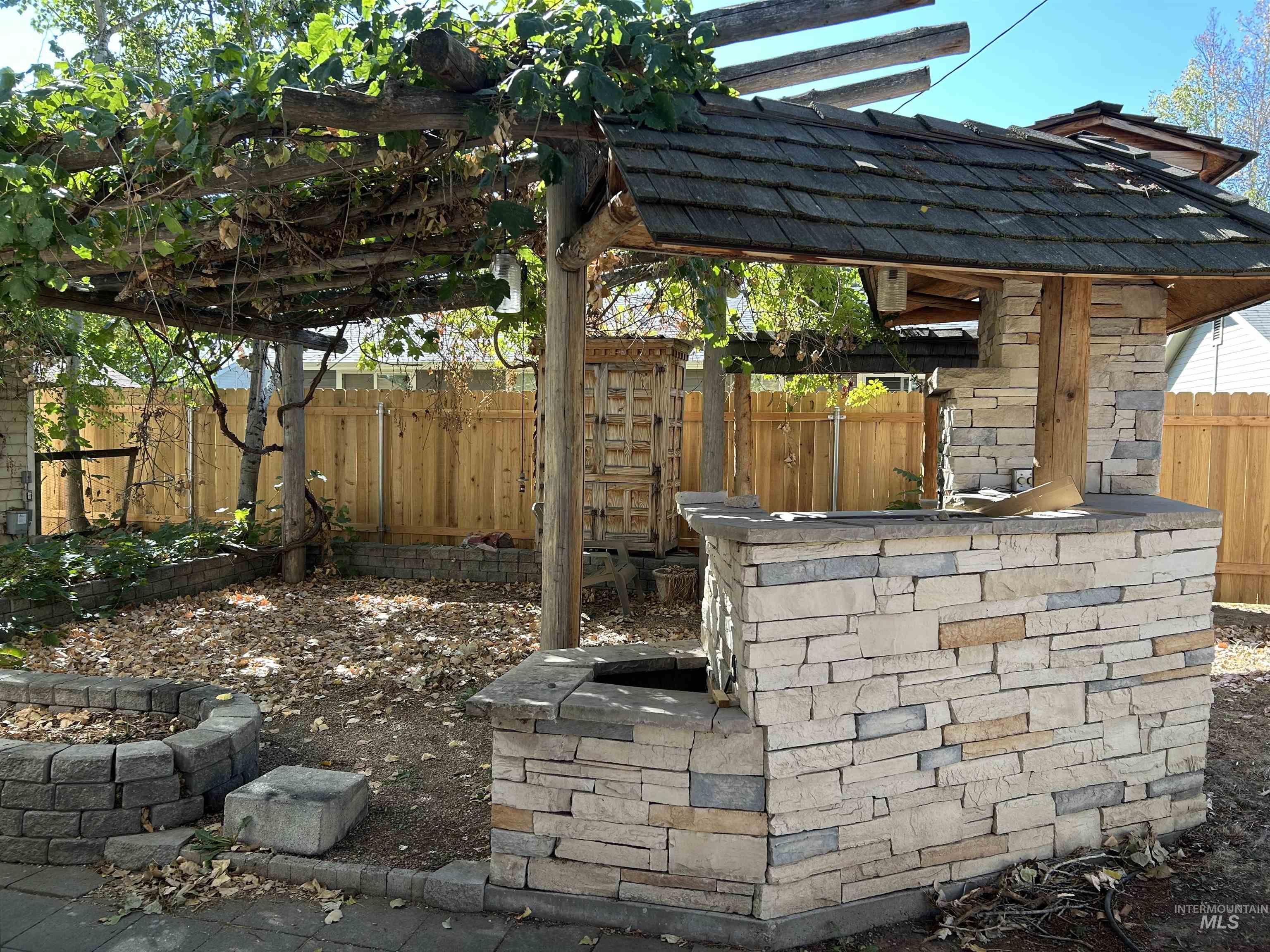 8611 W Cory Ln., Boise, Idaho 83704, 3 Bedrooms, 2 Bathrooms, Residential For Sale, Price $595,000,MLS 99002177
