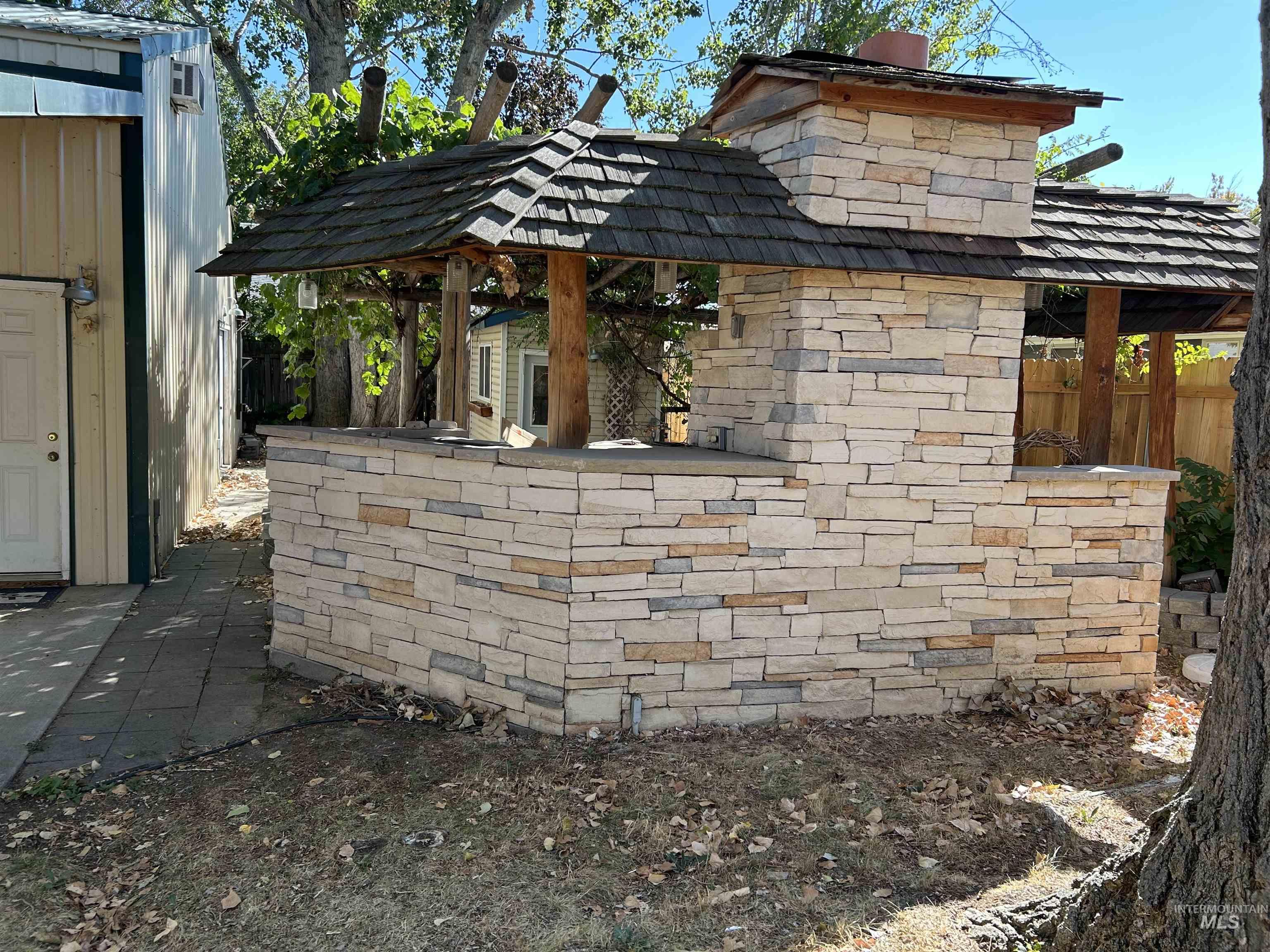 8611 W Cory Ln., Boise, Idaho 83704, 3 Bedrooms, 2 Bathrooms, Residential For Sale, Price $595,000,MLS 99002177