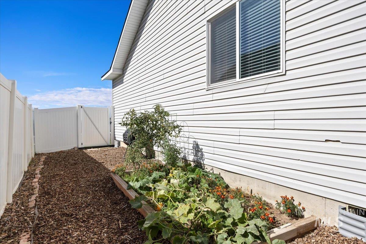 1504 N Evergreen St, Jerome, Idaho 83338, 3 Bedrooms, 2 Bathrooms, Residential For Sale, Price $399,900,MLS 99002219