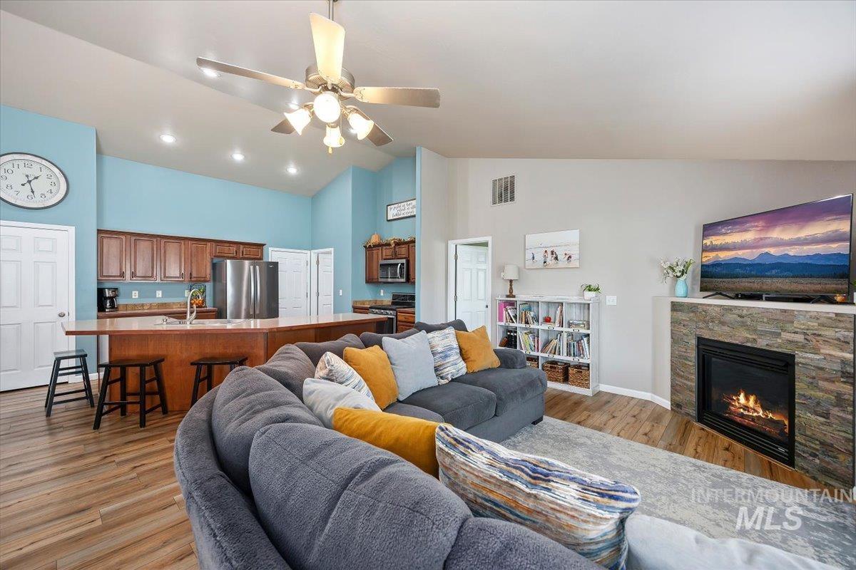 1504 N Evergreen St, Jerome, Idaho 83338, 3 Bedrooms, 2 Bathrooms, Residential For Sale, Price $399,900,MLS 99002219