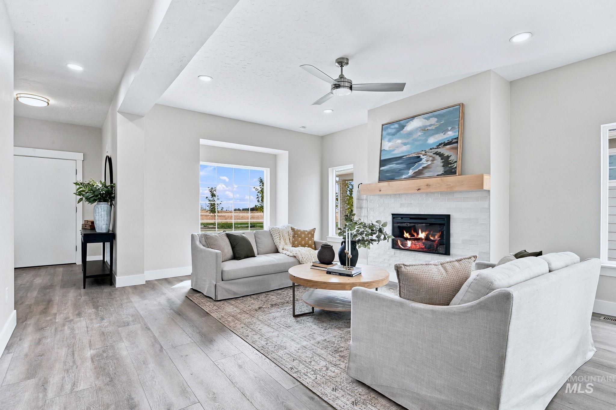 350 E Mayfield Springs Blvd, Boise, Idaho 83716, 3 Bedrooms, 2.5 Bathrooms, Residential For Sale, Price $449,999,MLS 99002221
