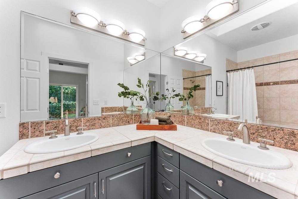 1203 E Hearthstone Dr, Boise, Idaho 83702, 4 Bedrooms, 3 Bathrooms, Residential For Sale, Price $980,000,MLS 99002223
