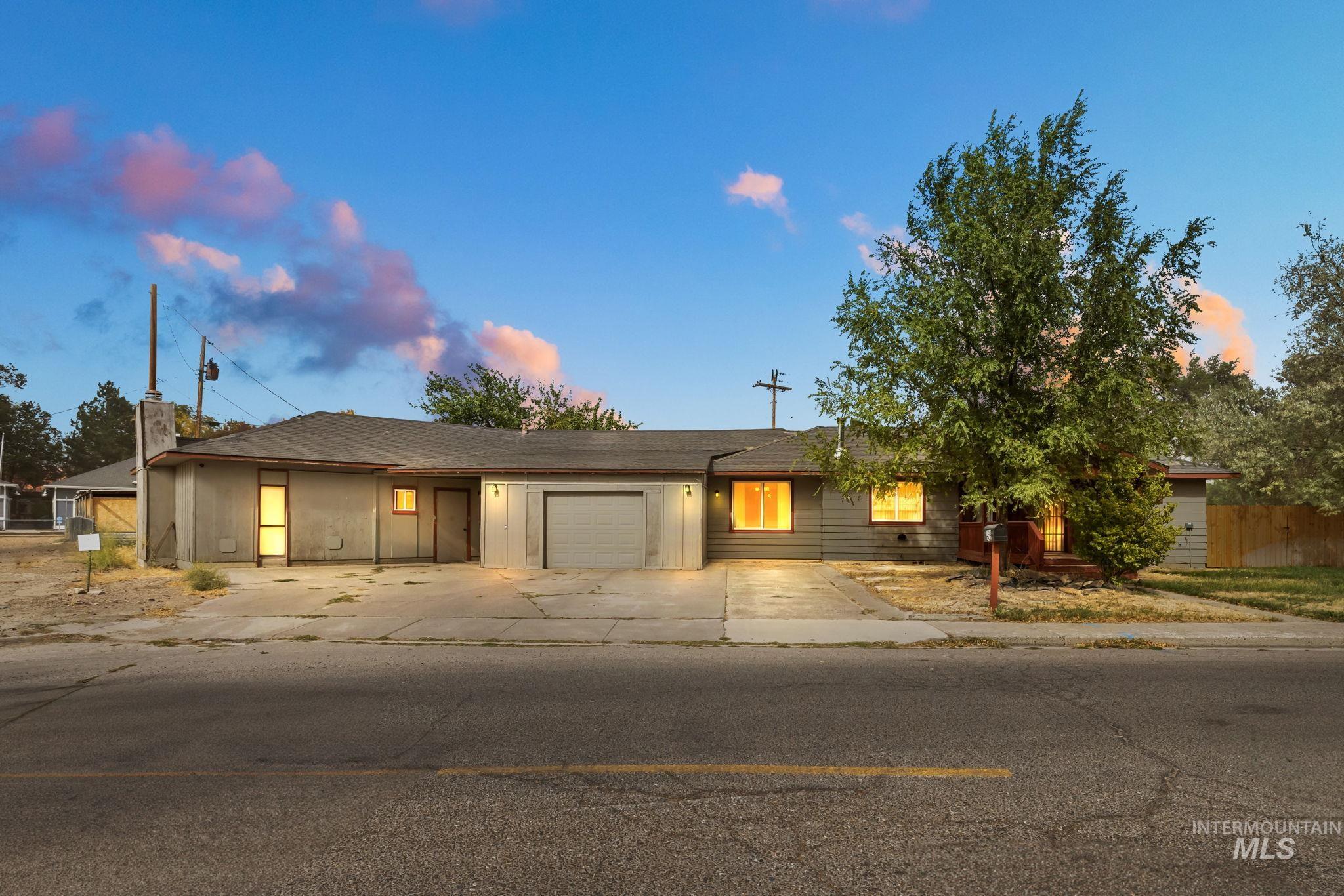 106 E 8Th, Mountain Home, Idaho 83647, 4 Bedrooms, 2.5 Bathrooms, Residential For Sale, Price $330,000,MLS 99002228