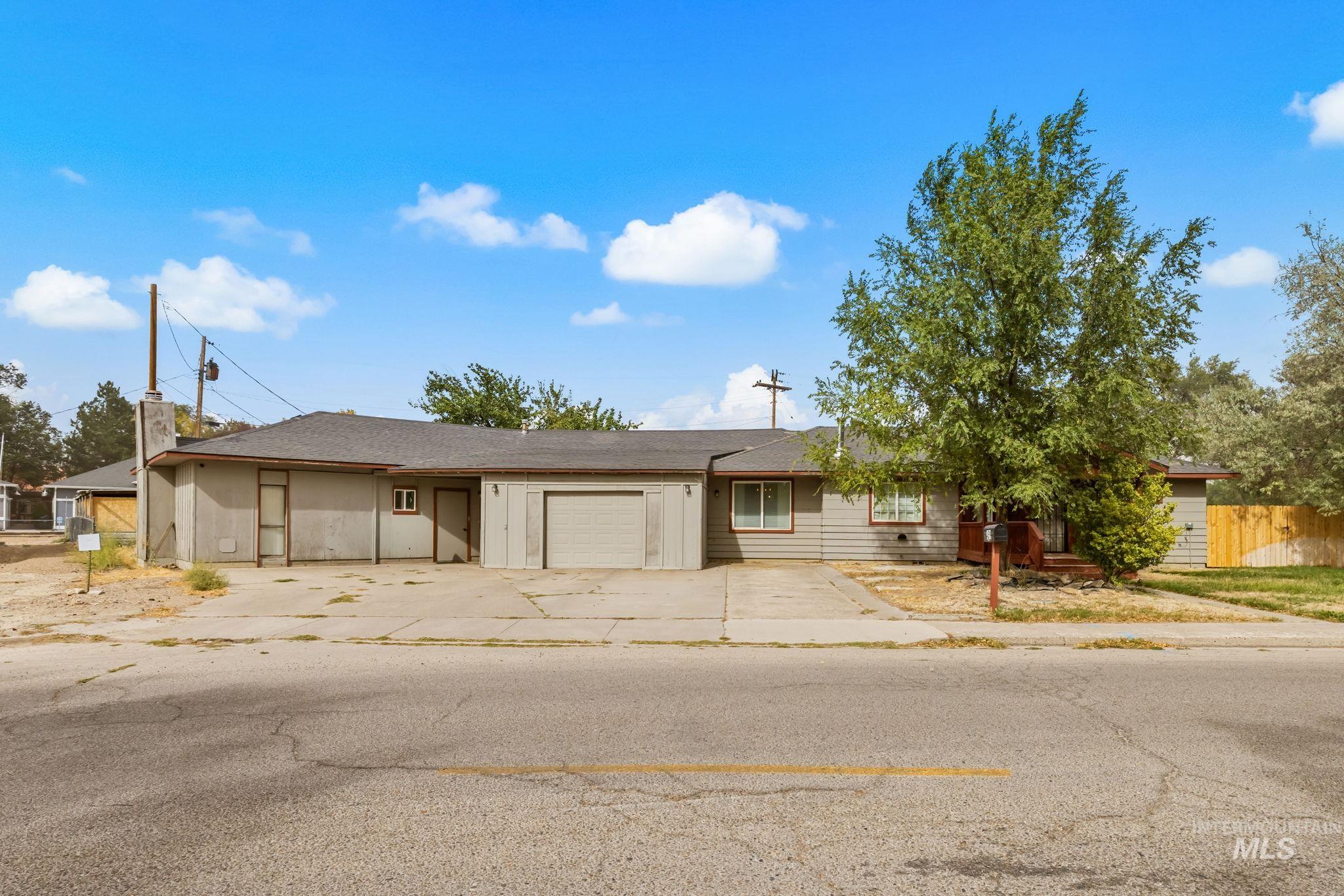 106 E 8Th, Mountain Home, Idaho 83647, 4 Bedrooms, 2.5 Bathrooms, Residential For Sale, Price $330,000,MLS 99002228