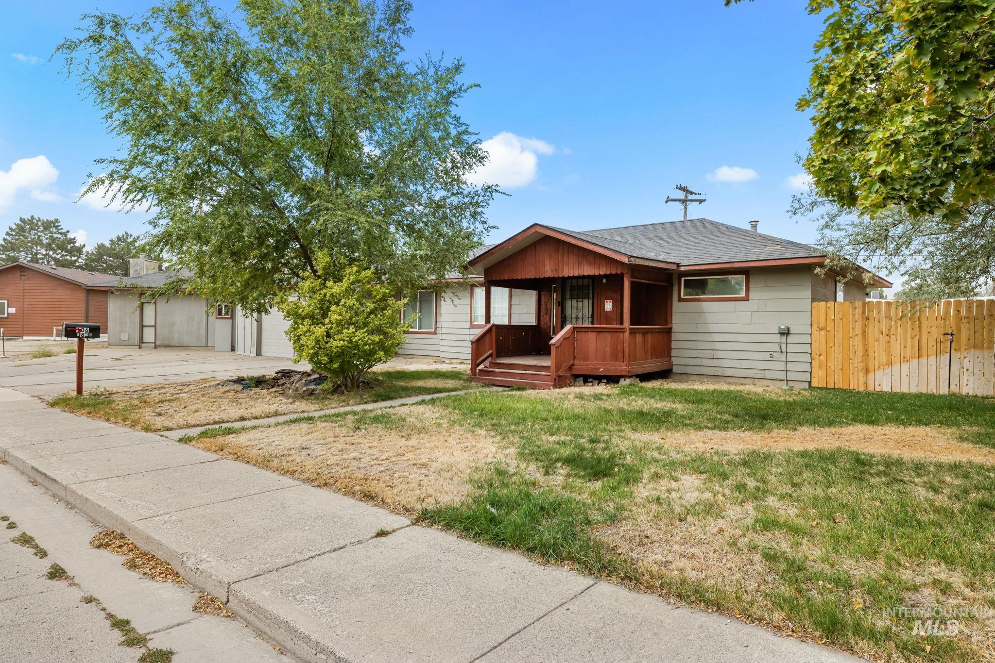 106 E 8Th, Mountain Home, Idaho 83647, 4 Bedrooms, 2.5 Bathrooms, Residential For Sale, Price $330,000,MLS 99002228