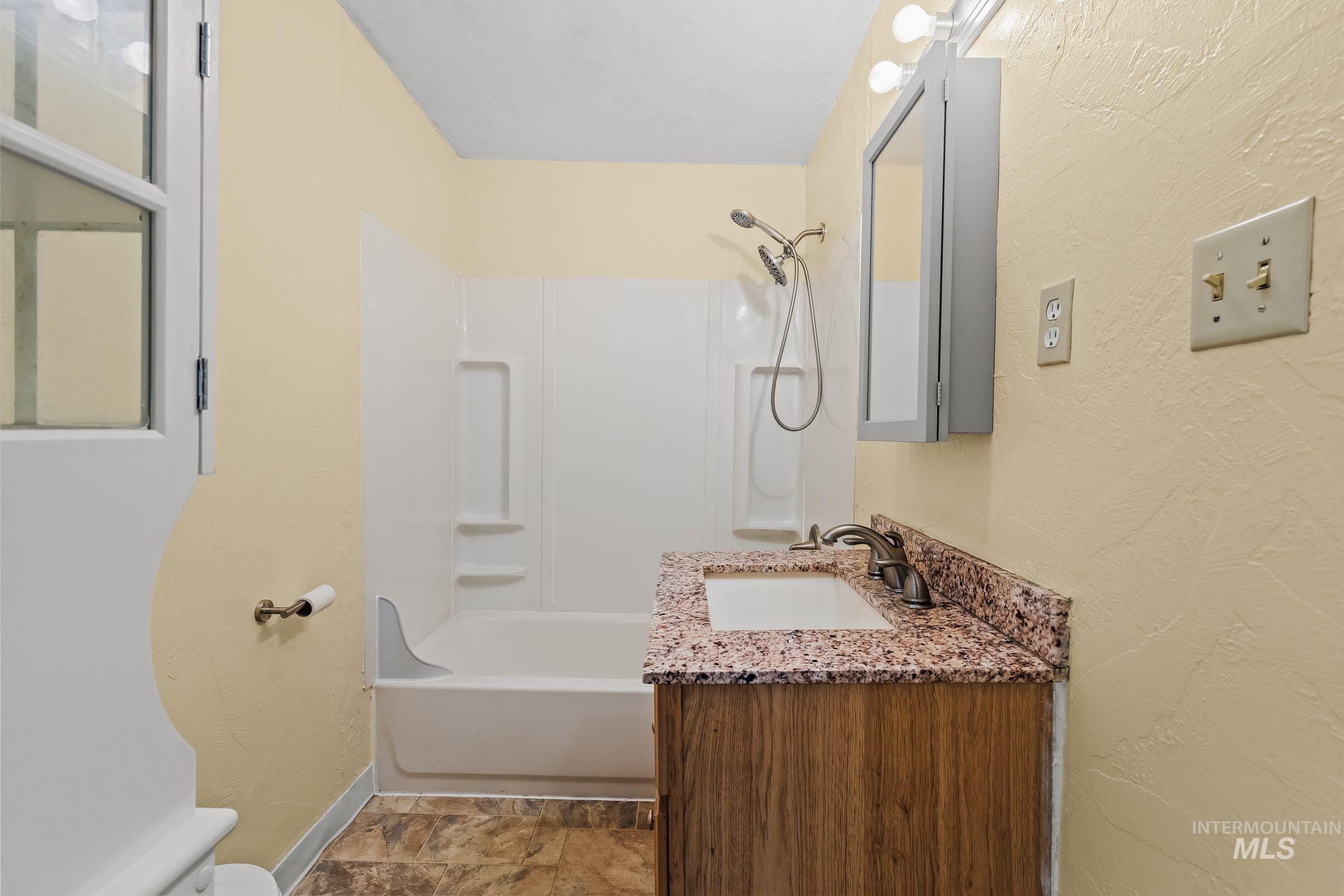702 22nd Avenue, Clarkston, Washington 99403, 2 Bedrooms, 1 Bathroom, Residential For Sale, Price $224,000,MLS 99002233