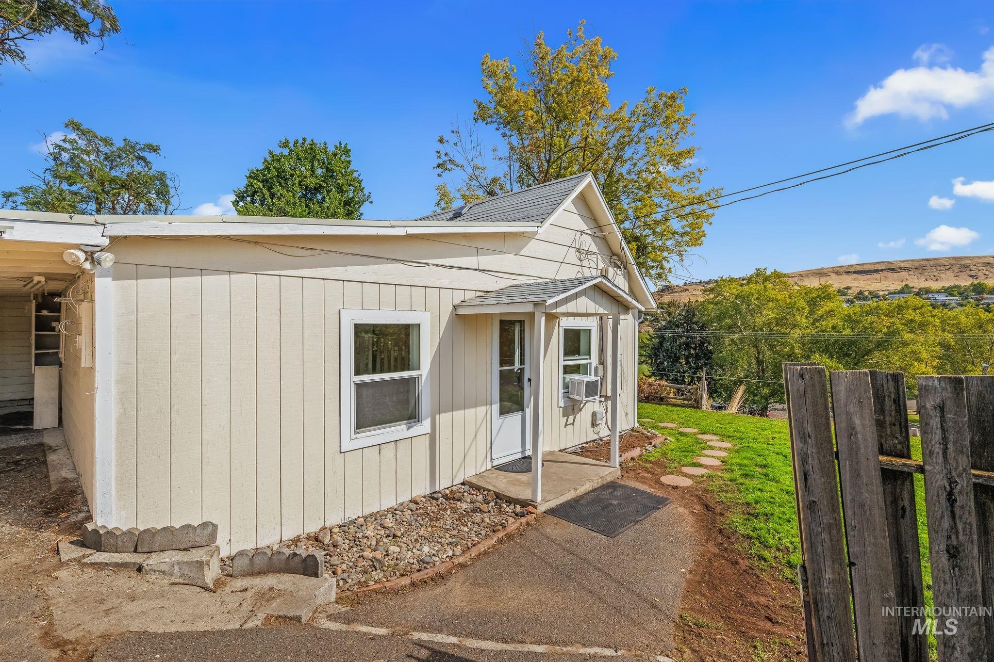 702 22nd Avenue, Clarkston, Washington 99403, 2 Bedrooms, 1 Bathroom, Residential For Sale, Price $224,000,MLS 99002233