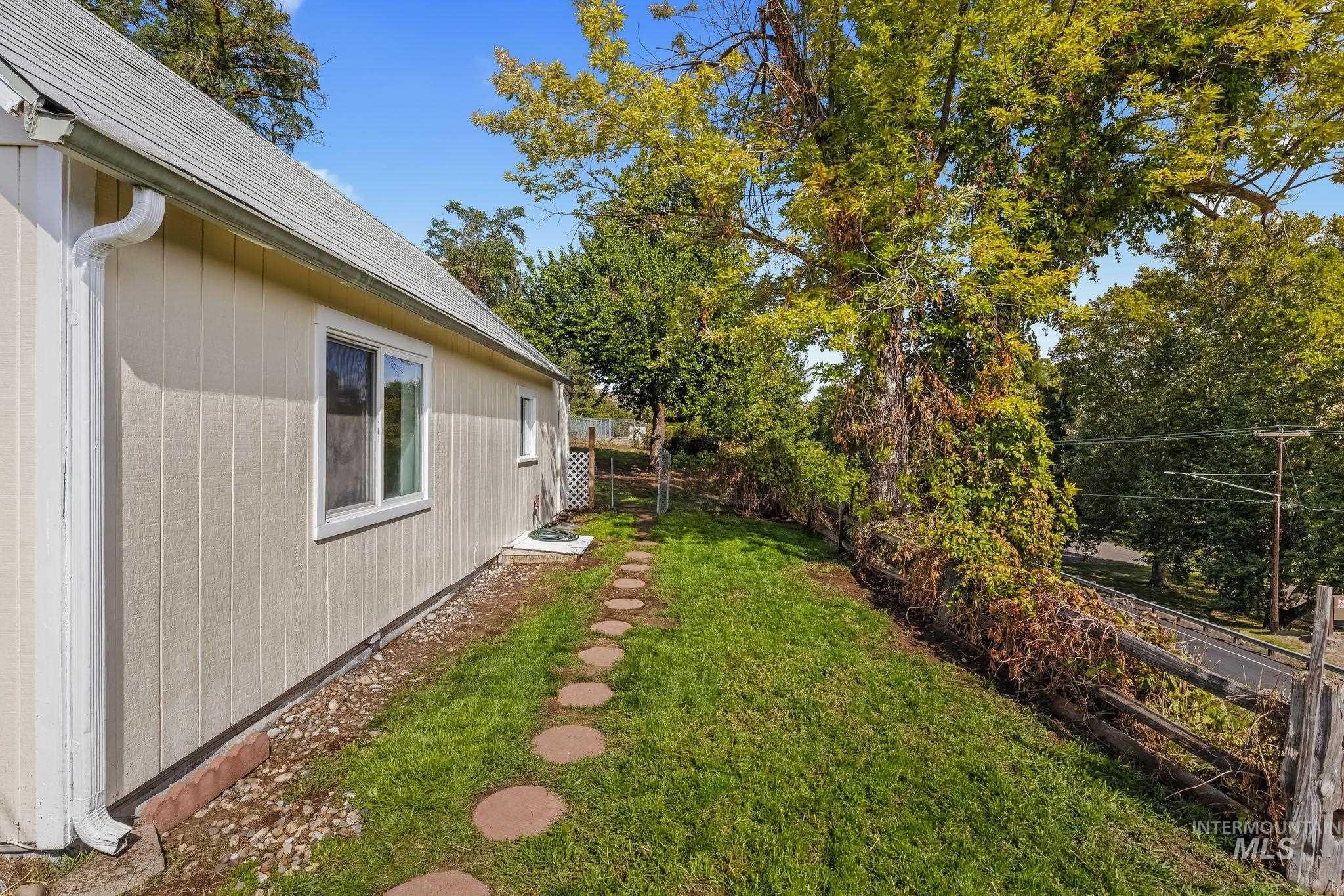 702 22nd Avenue, Clarkston, Washington 99403, 2 Bedrooms, 1 Bathroom, Residential For Sale, Price $224,000,MLS 99002233