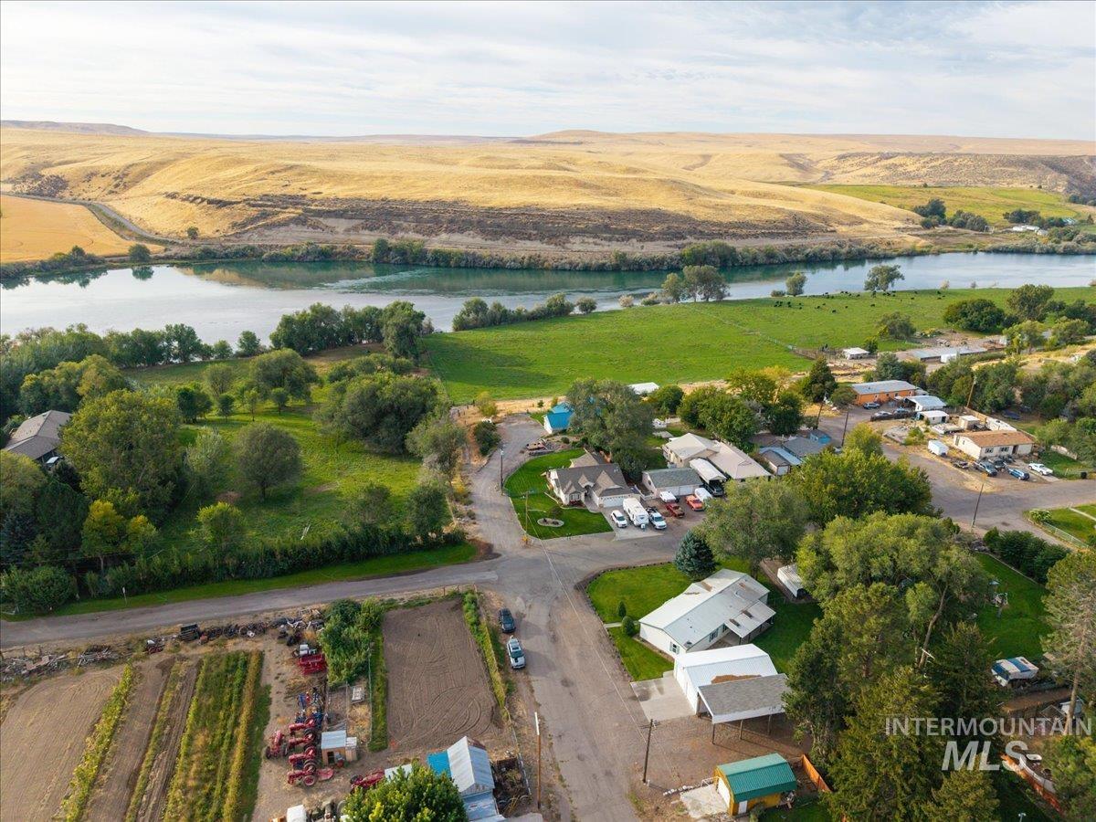 670 E Garfield, Glenns Ferry, Idaho 83623, 4 Bedrooms, 2 Bathrooms, Residential For Sale, Price $335,000,MLS 99002247