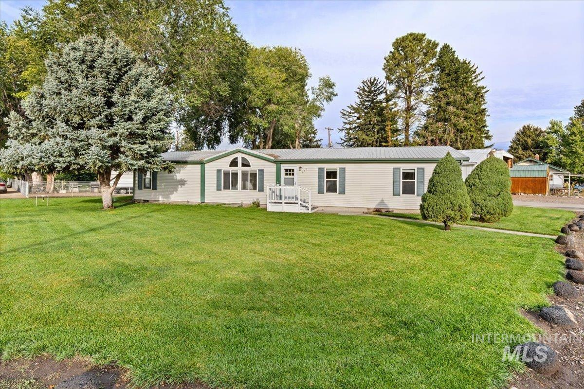 670 E Garfield, Glenns Ferry, Idaho 83623, 4 Bedrooms, 2 Bathrooms, Residential For Sale, Price $335,000,MLS 99002247