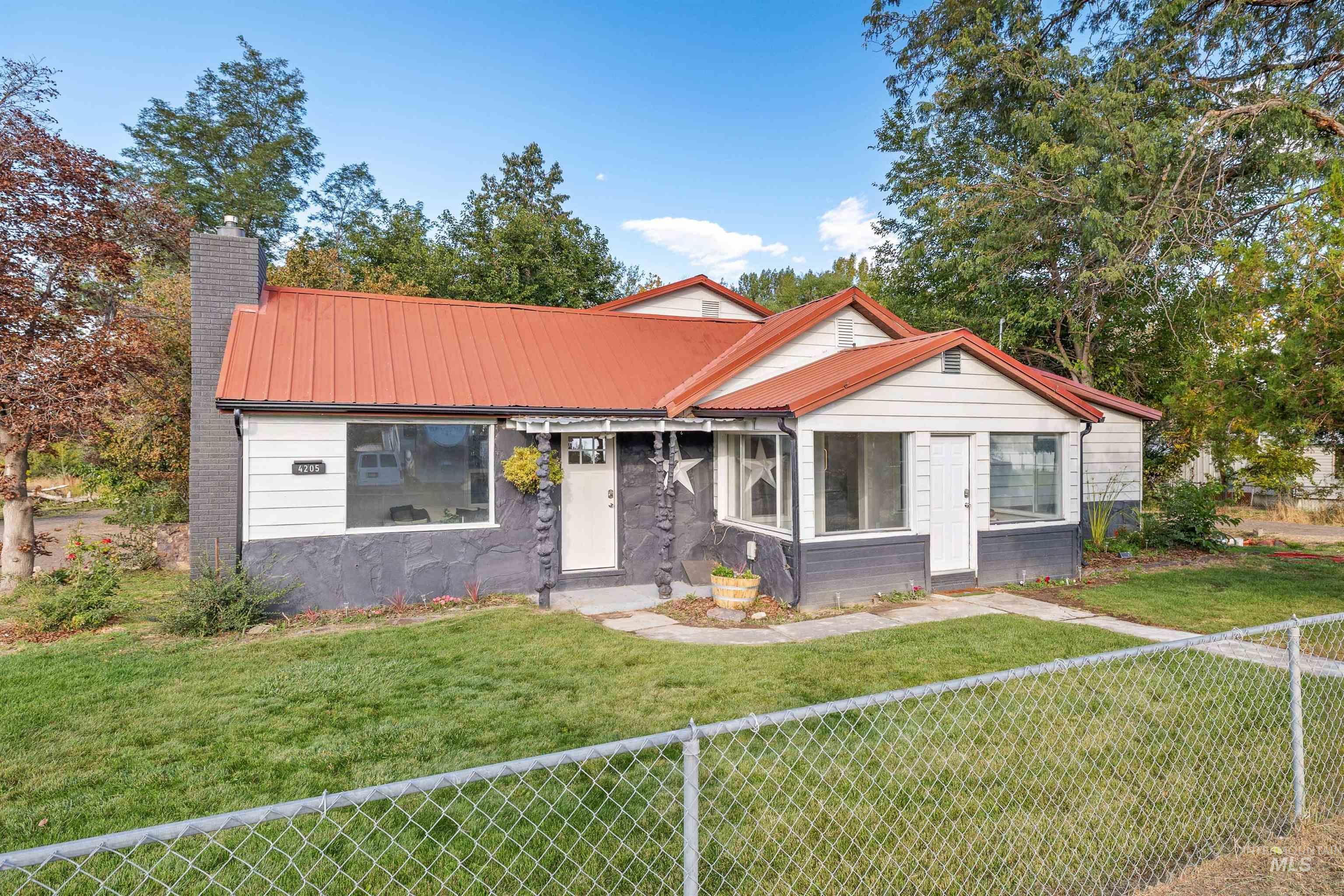 4205 N 1410 E, Buhl, Idaho 83316, 4 Bedrooms, 2 Bathrooms, Residential For Sale, Price $479,000,MLS 99002252