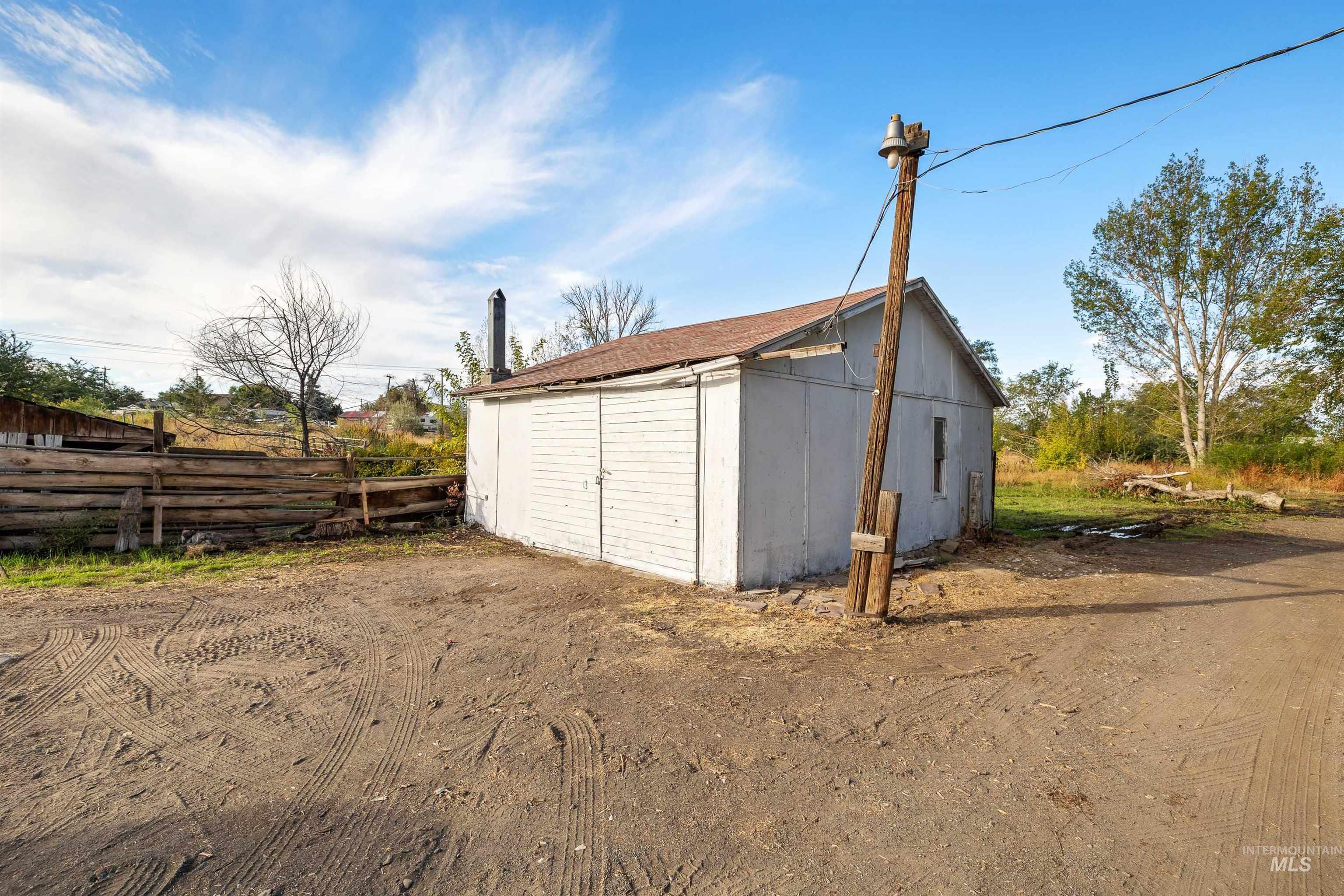 4205 N 1410 E, Buhl, Idaho 83316, 4 Bedrooms, 2 Bathrooms, Residential For Sale, Price $479,000,MLS 99002252