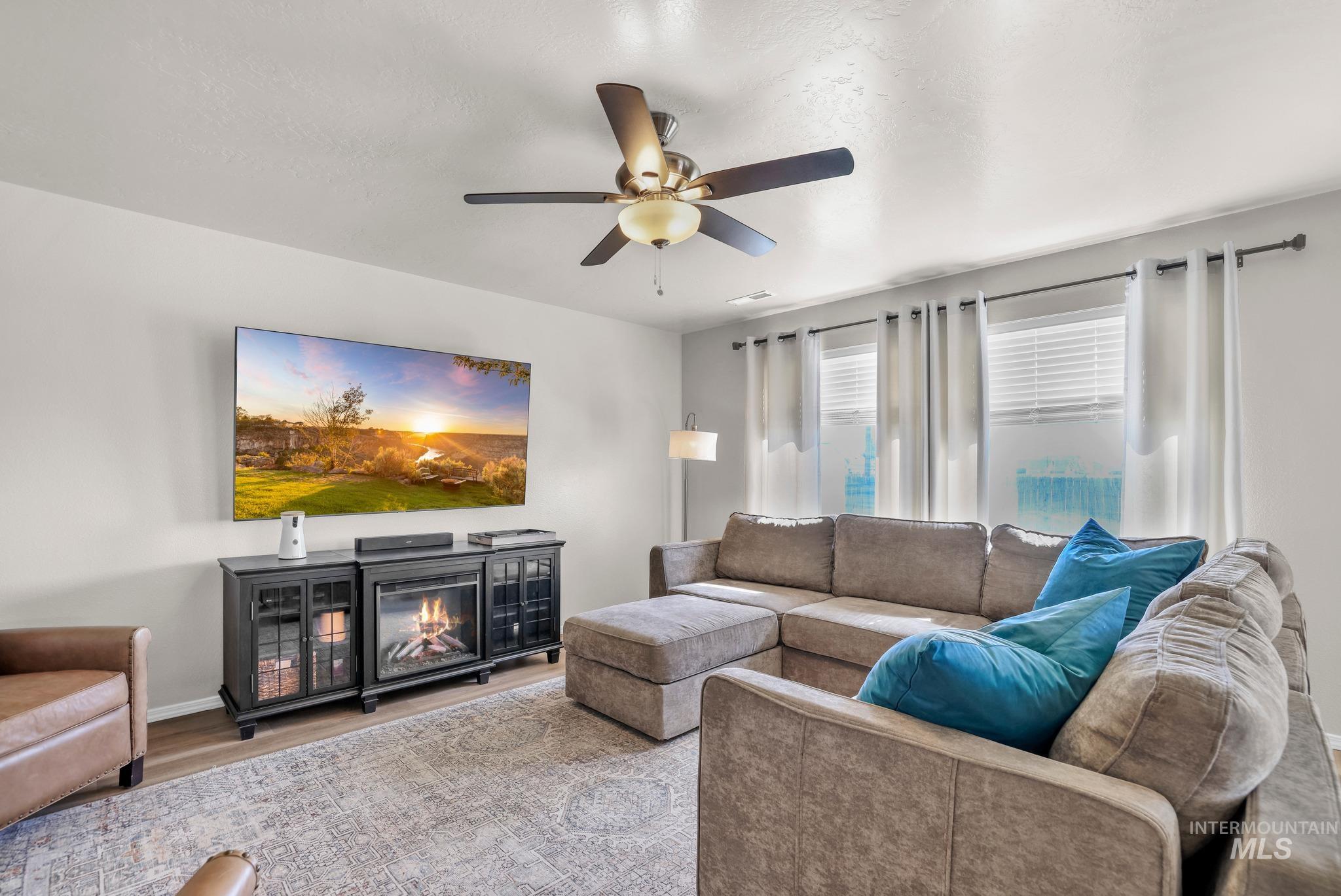 805 SW Miner, Mountain Home, Idaho 83647, 4 Bedrooms, 2.5 Bathrooms, Residential For Sale, Price $415,000, 99002255