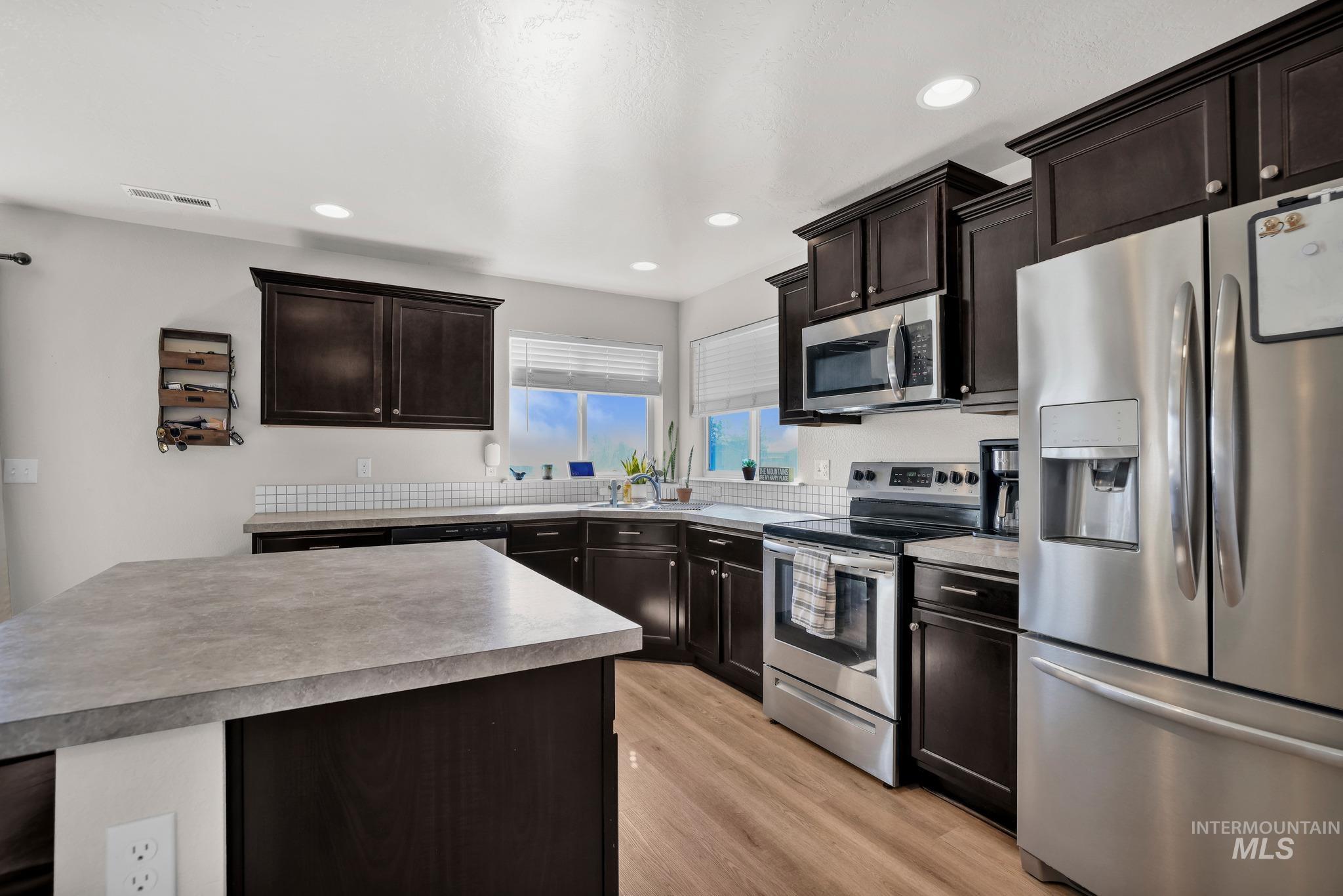 805 SW Miner, Mountain Home, Idaho 83647, 4 Bedrooms, 2.5 Bathrooms, Residential For Sale, Price $415,000, 99002255
