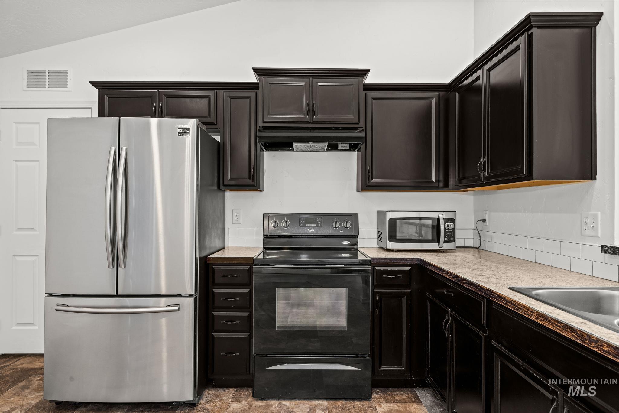 9677 W Stonewood Dr, Boise, Idaho 83709, 3 Bedrooms, 2 Bathrooms, Residential For Sale, Price $409,900, 99002264