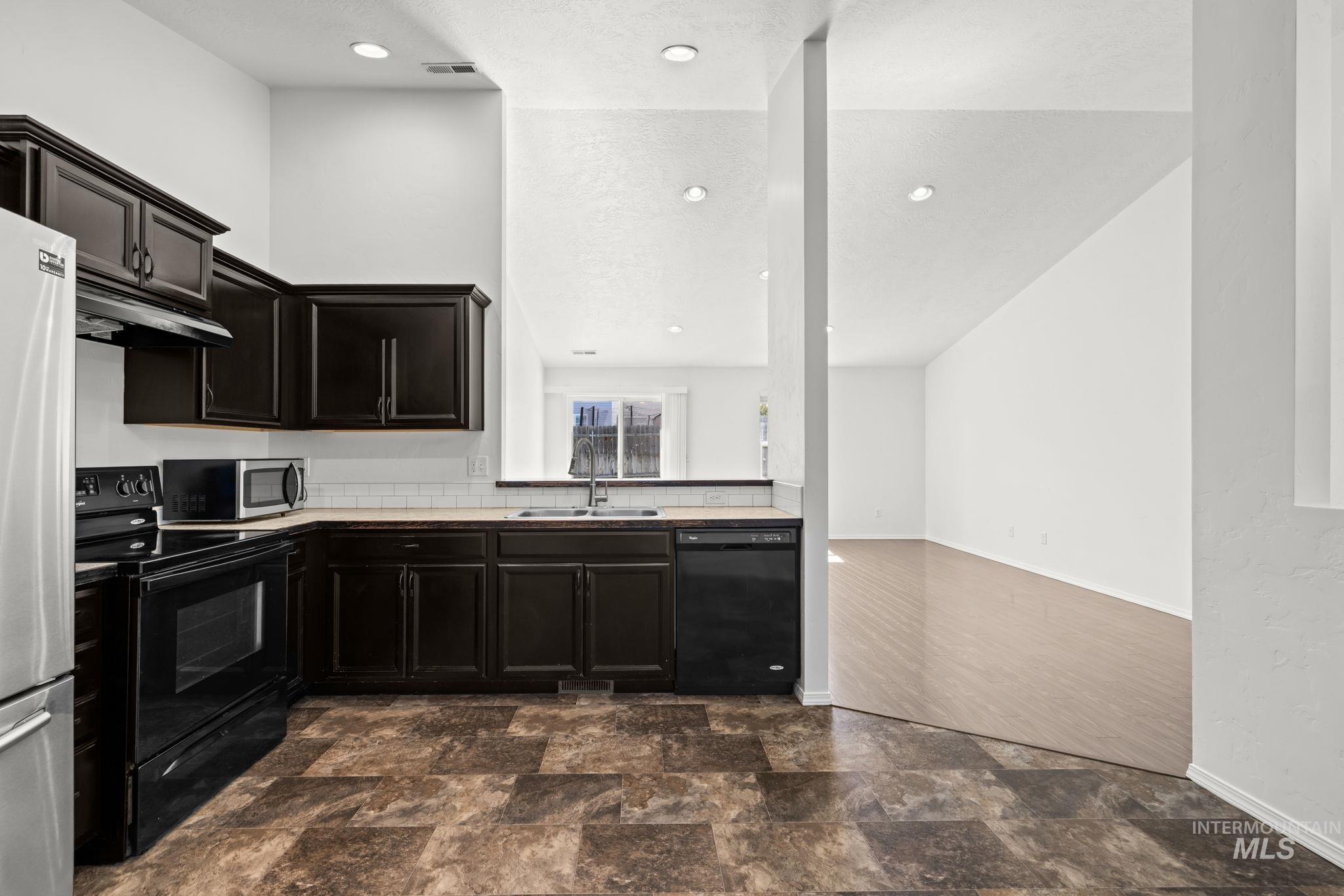 9677 W Stonewood Dr, Boise, Idaho 83709, 3 Bedrooms, 2 Bathrooms, Residential For Sale, Price $409,900, 99002264