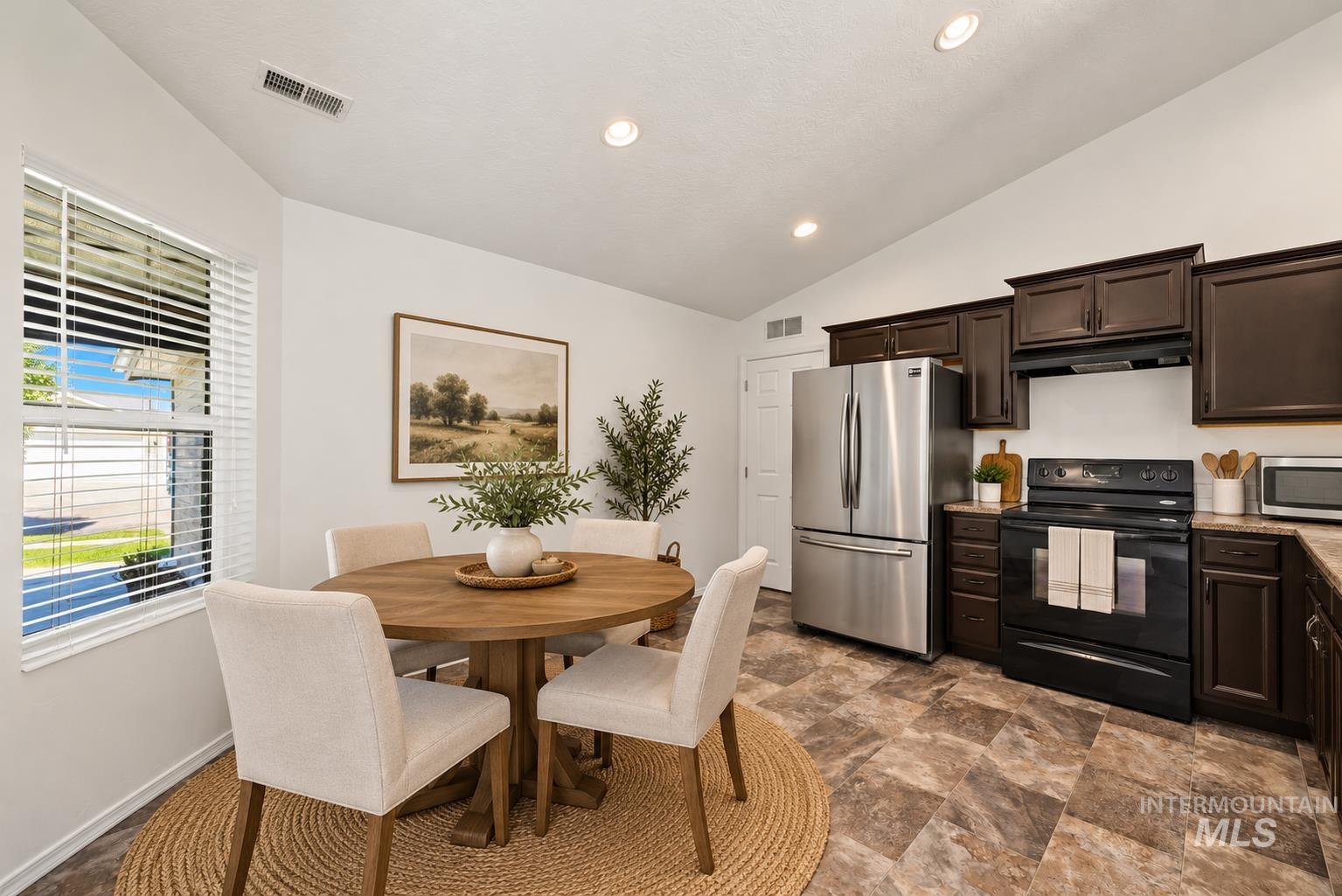 9677 W Stonewood Dr, Boise, Idaho 83709, 3 Bedrooms, 2 Bathrooms, Residential For Sale, Price $404,900,MLS 99002264