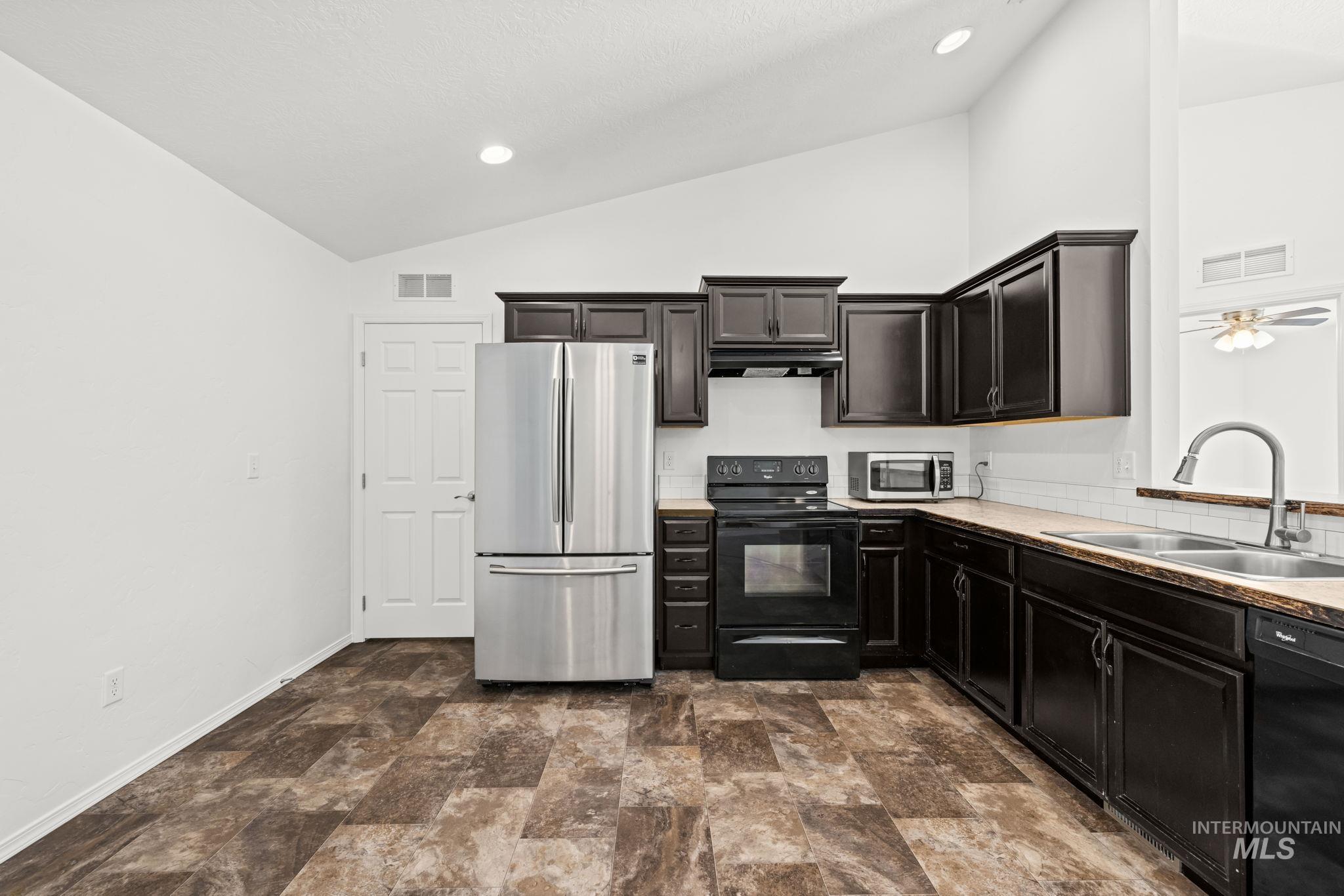 9677 W Stonewood Dr, Boise, Idaho 83709, 3 Bedrooms, 2 Bathrooms, Residential For Sale, Price $409,900, 99002264