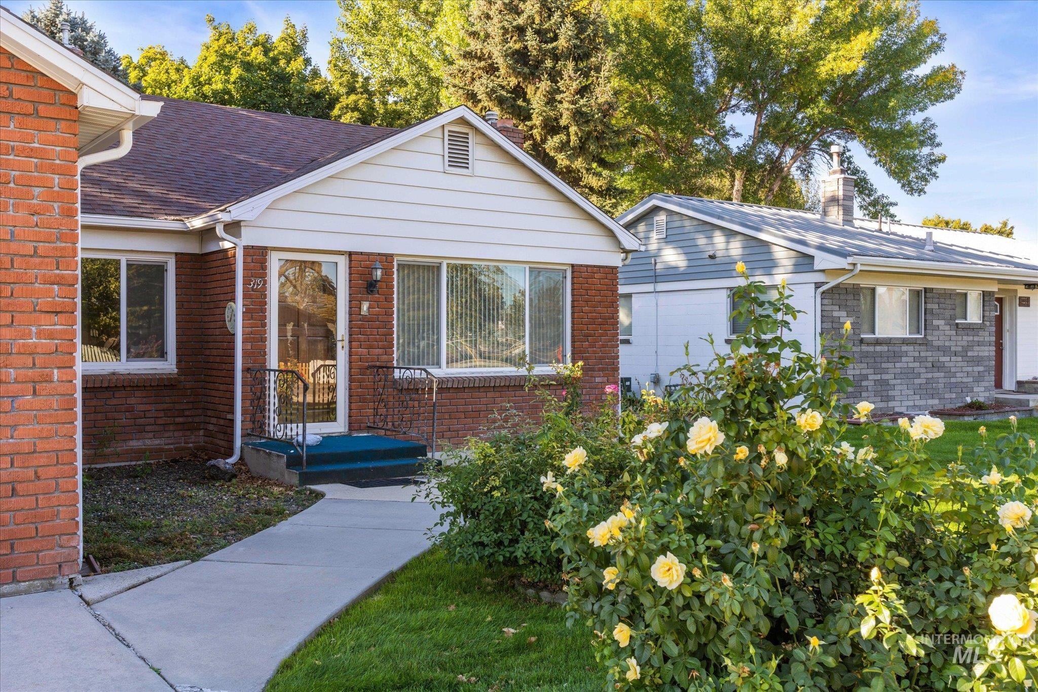 319 Davis Ave, Nampa, Idaho 83651, 4 Bedrooms, 4 Bathrooms, Residential For Sale, Price $575,000,MLS 99002270
