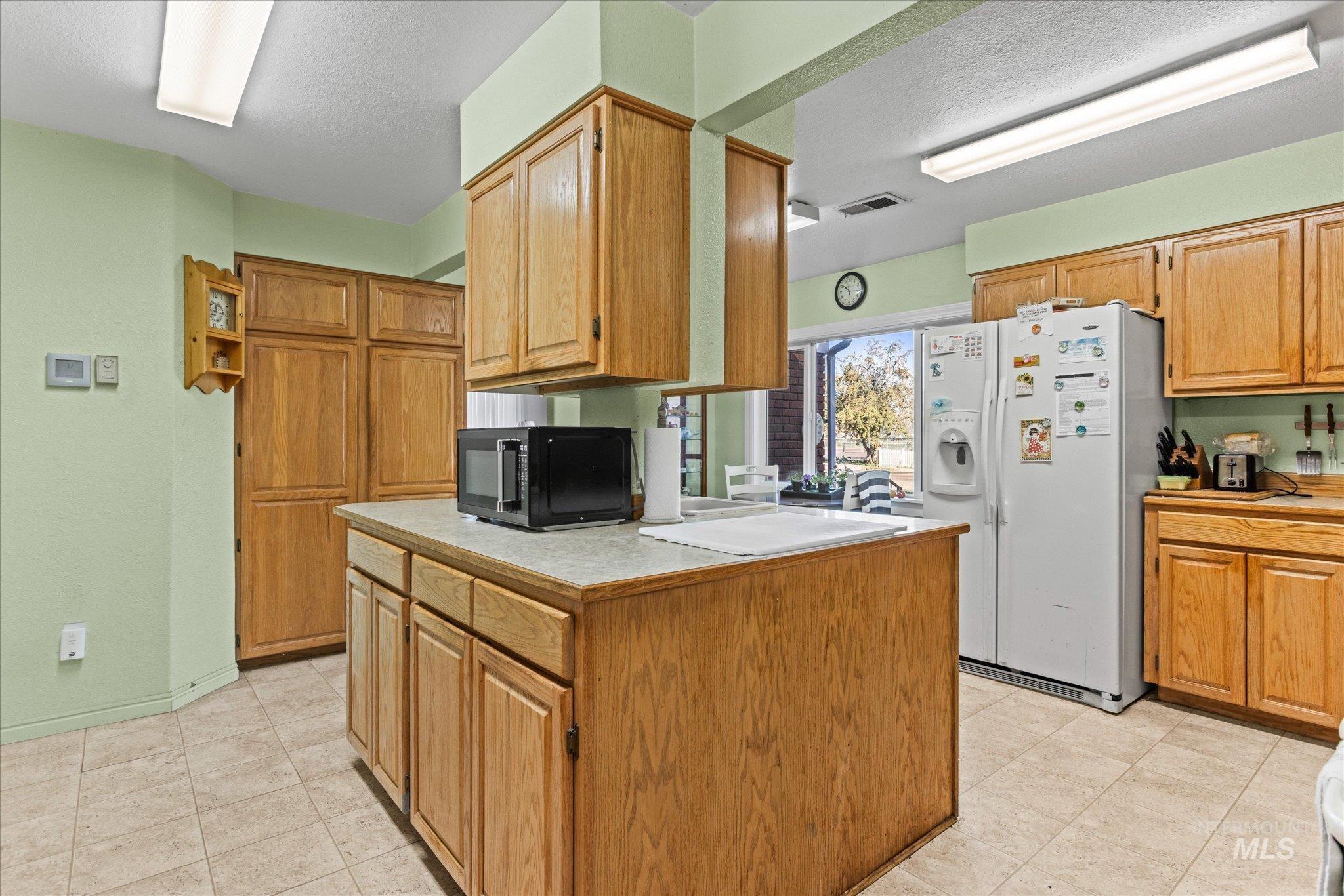 319 Davis Ave, Nampa, Idaho 83651, 4 Bedrooms, 4 Bathrooms, Residential For Sale, Price $575,000,MLS 99002270