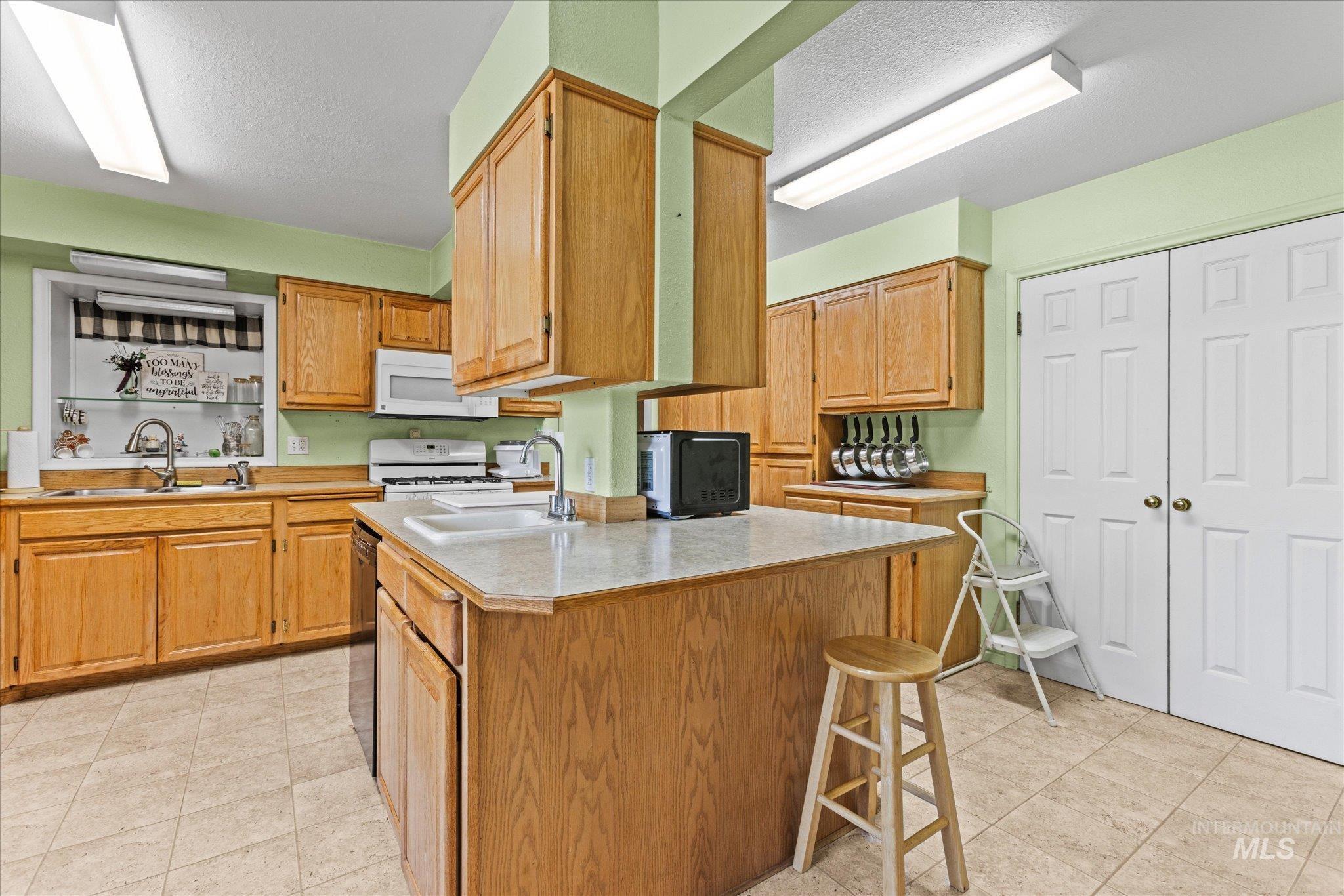 319 Davis Ave, Nampa, Idaho 83651, 4 Bedrooms, 4 Bathrooms, Residential For Sale, Price $575,000,MLS 99002270