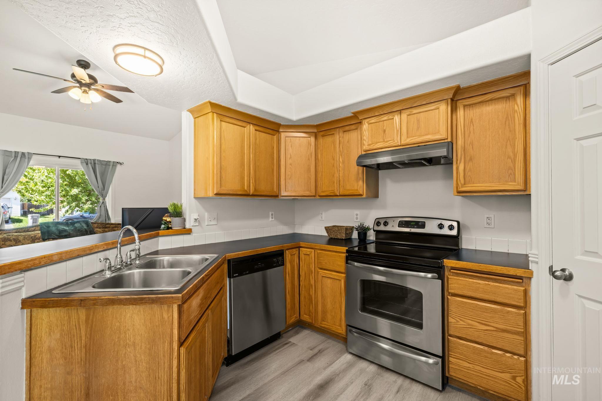 4805 Blue Grass Avenue, Caldwell, Idaho 83607, 4 Bedrooms, 2 Bathrooms, Residential For Sale, Price $359,900, 99002271