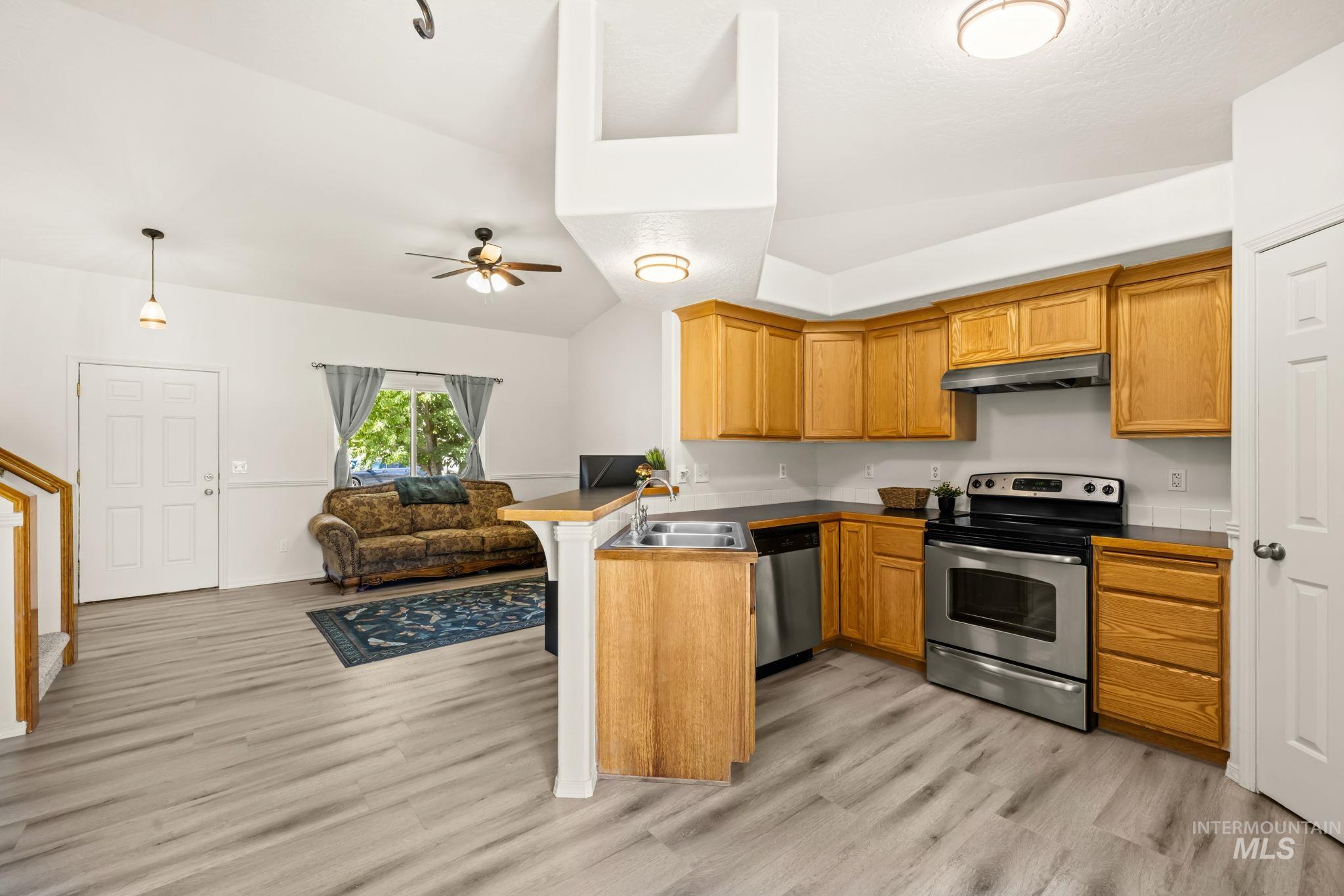 4805 Blue Grass Avenue, Caldwell, Idaho 83607, 4 Bedrooms, 2 Bathrooms, Residential For Sale, Price $359,900, 99002271