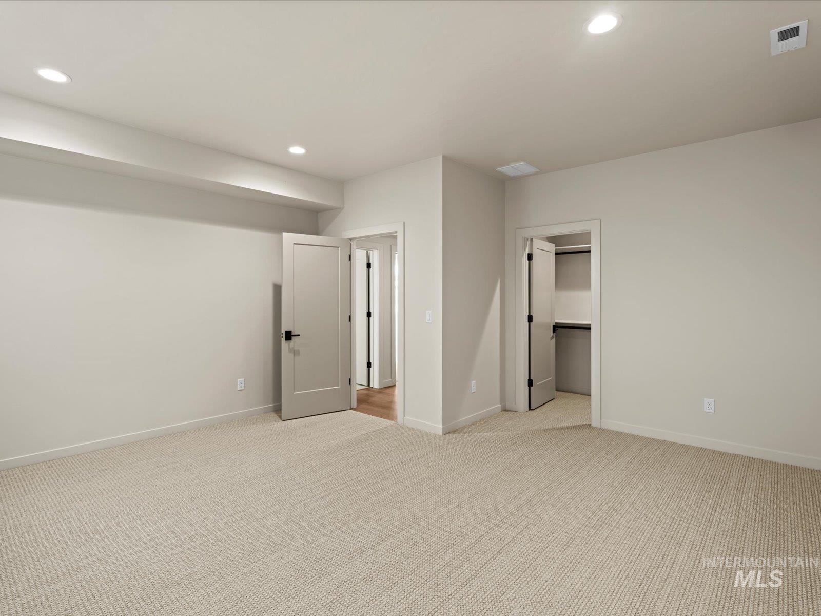 570 E Wagoneer Dr, Boise, Idaho 83716, 5 Bedrooms, 3.5 Bathrooms, Residential For Sale, Price $999,000, 99002275