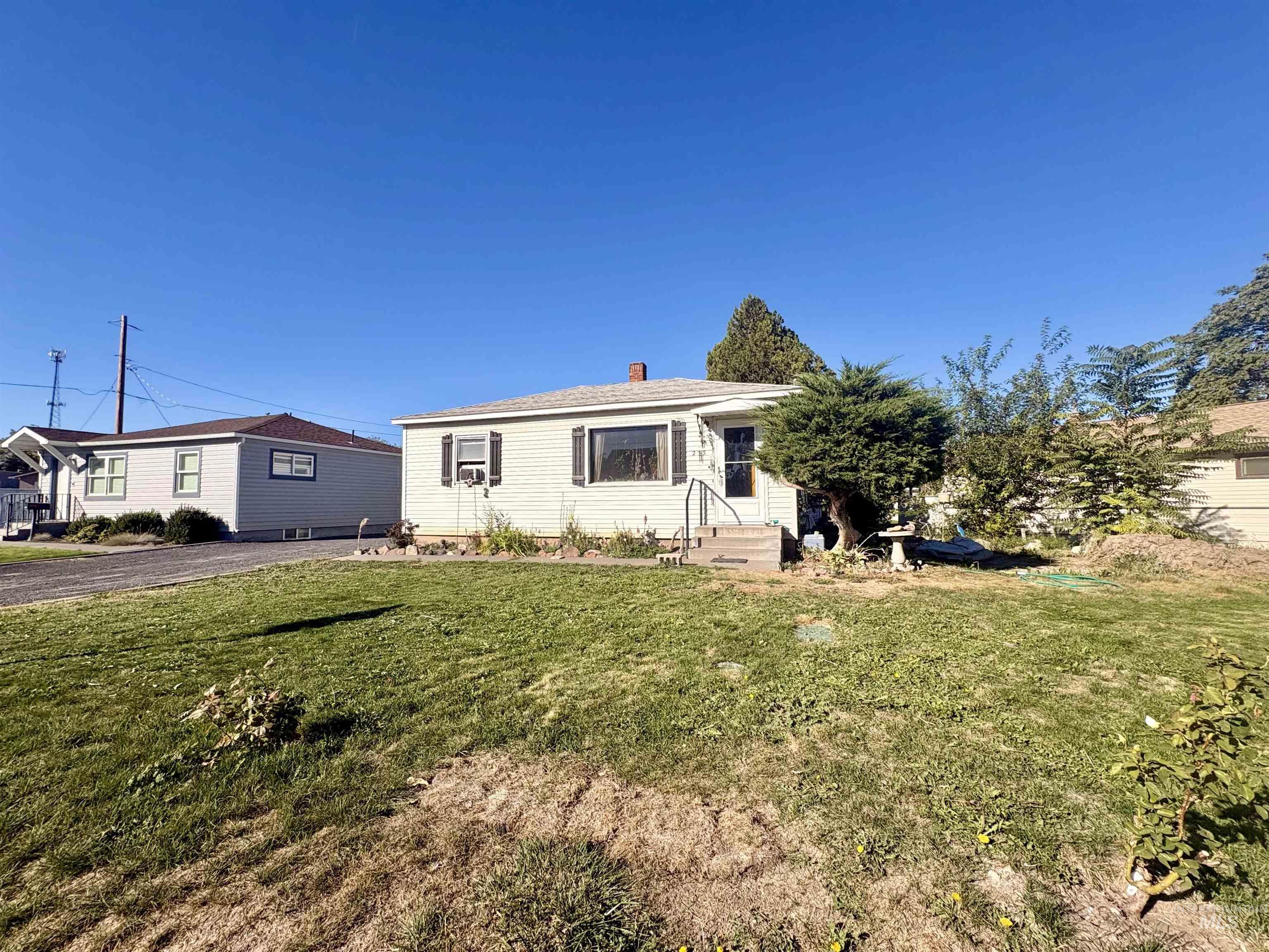 253 Blue Lakes Boulevard, Twin Falls, Idaho 83301, 3 Bedrooms, 1 Bathroom, Residential For Sale, Price $245,000,MLS 99002279
