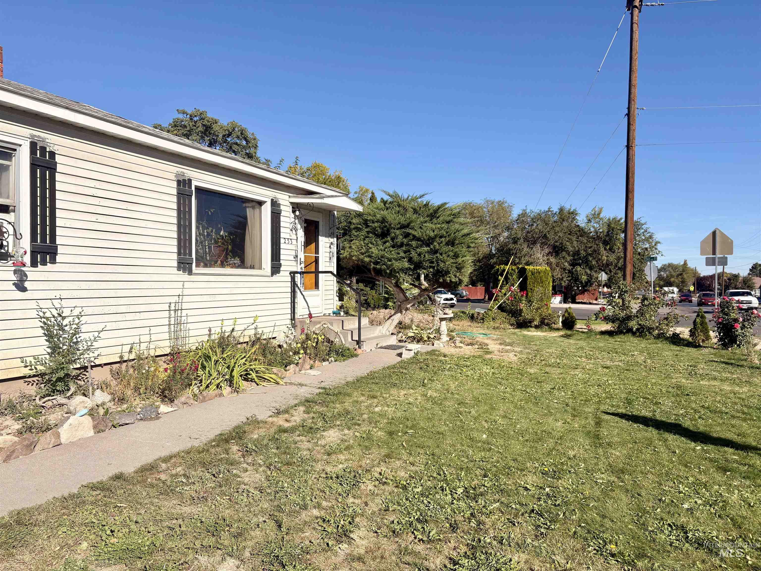 253 Blue Lakes Boulevard, Twin Falls, Idaho 83301, 3 Bedrooms, 1 Bathroom, Residential For Sale, Price $245,000,MLS 99002279