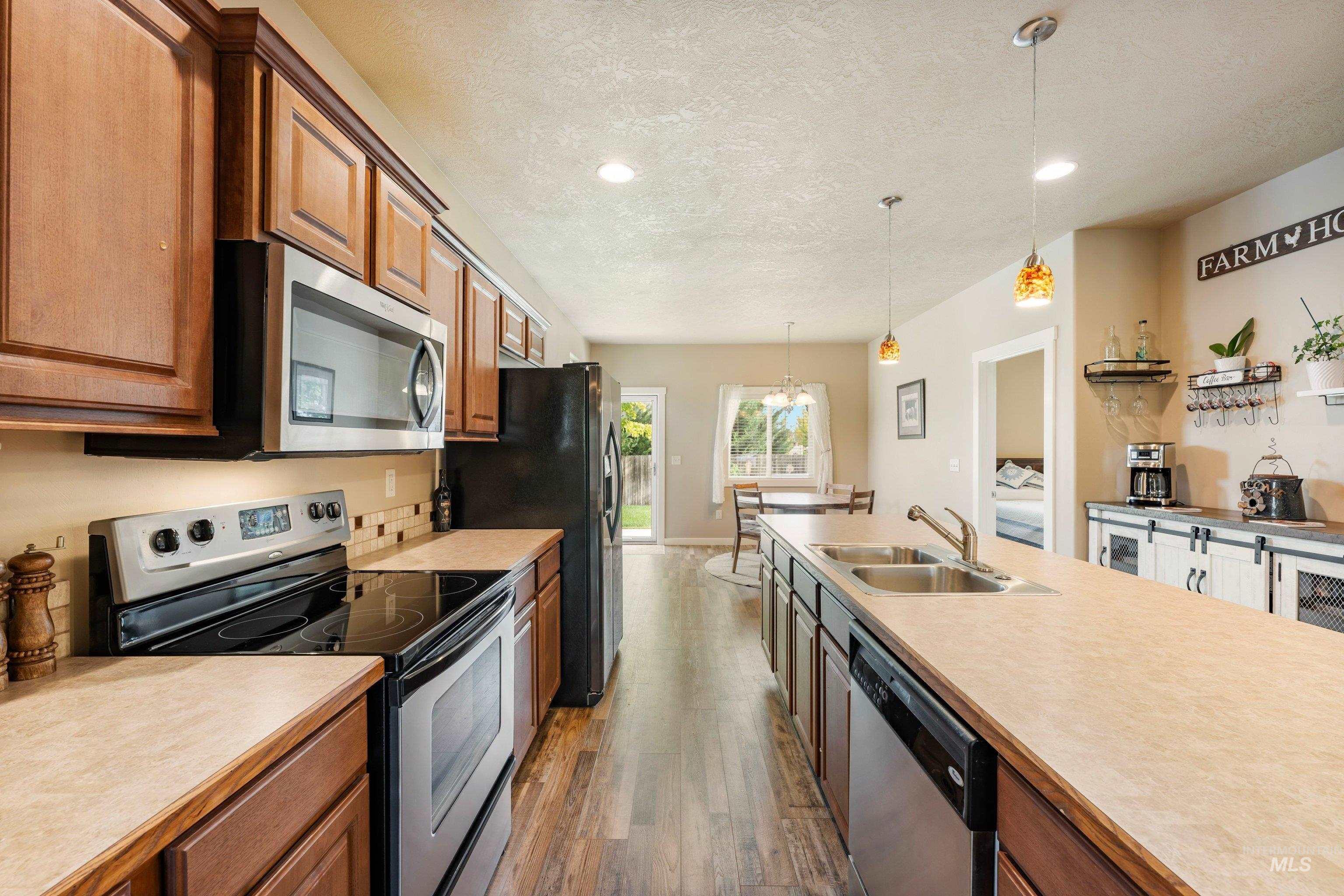 2397 W Fieldstream Dr, Meridian, Idaho 83646, 3 Bedrooms, 2 Bathrooms, Residential For Sale, Price $455,000, 99002280