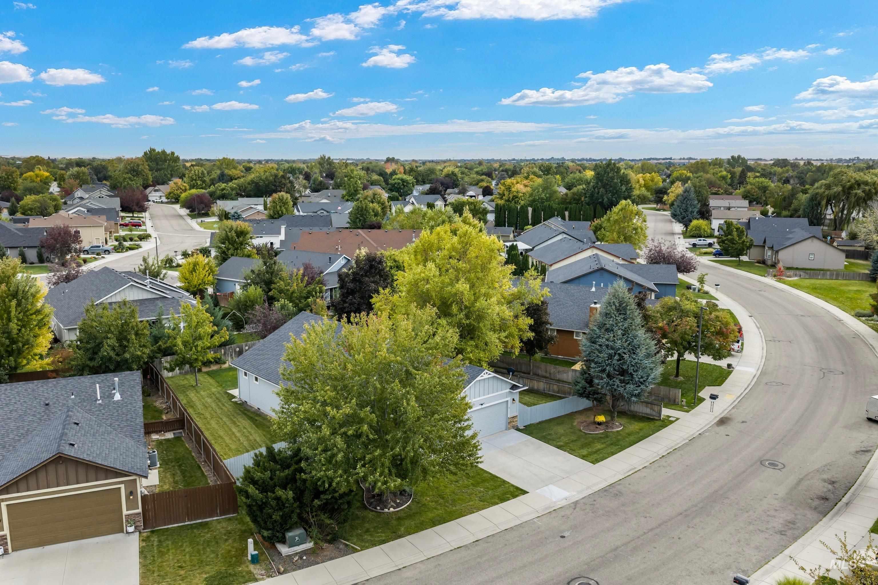 2397 W Fieldstream Dr, Meridian, Idaho 83646, 3 Bedrooms, 2 Bathrooms, Residential For Sale, Price $455,000, 99002280
