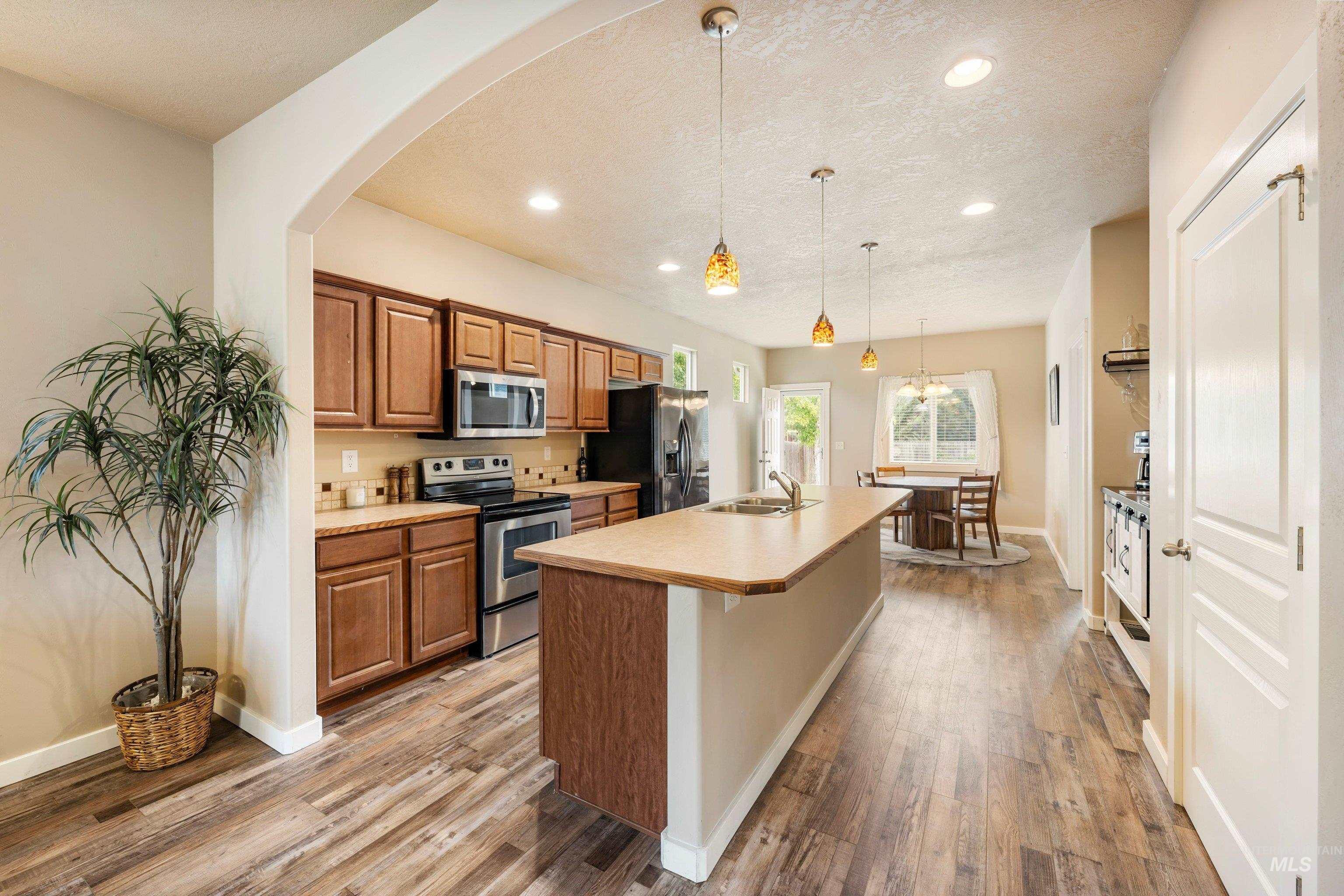 2397 W Fieldstream Dr, Meridian, Idaho 83646, 3 Bedrooms, 2 Bathrooms, Residential For Sale, Price $455,000, 99002280