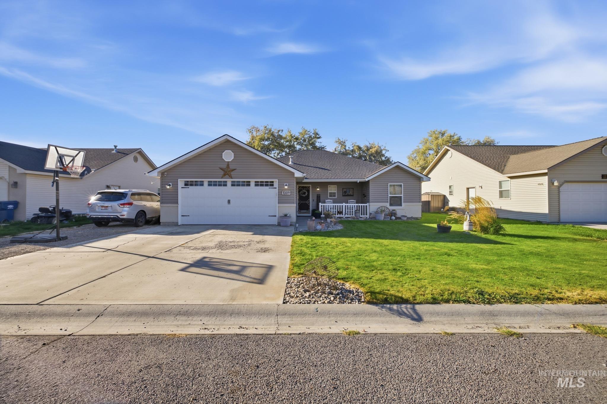 1009 Lauren Lane, Filer, Idaho 83328, 3 Bedrooms, 2 Bathrooms, Residential For Sale, Price $325,000,MLS 99002282