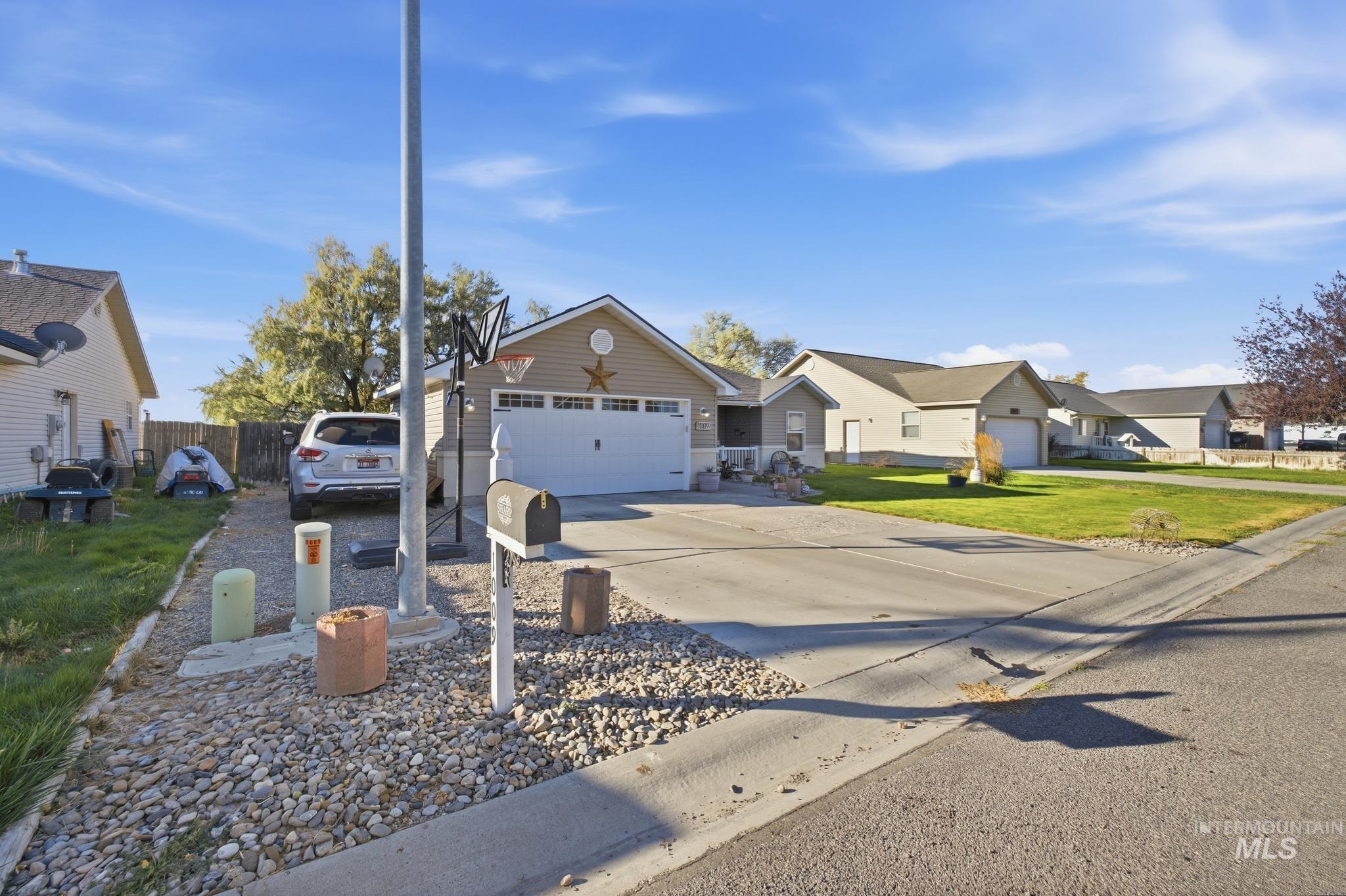 1009 Lauren Lane, Filer, Idaho 83328, 3 Bedrooms, 2 Bathrooms, Residential For Sale, Price $325,000,MLS 99002282