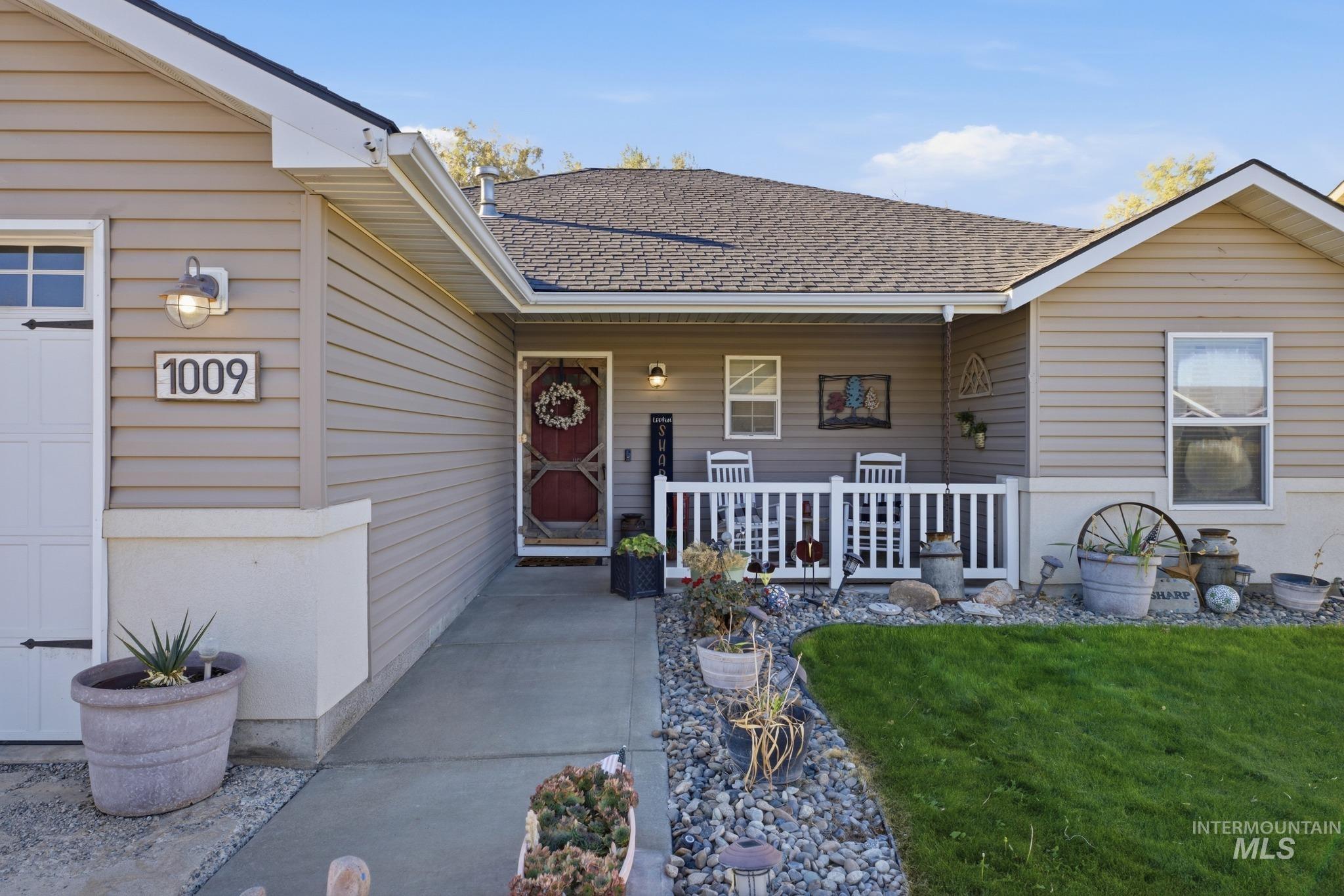 1009 Lauren Lane, Filer, Idaho 83328, 3 Bedrooms, 2 Bathrooms, Residential For Sale, Price $325,000,MLS 99002282