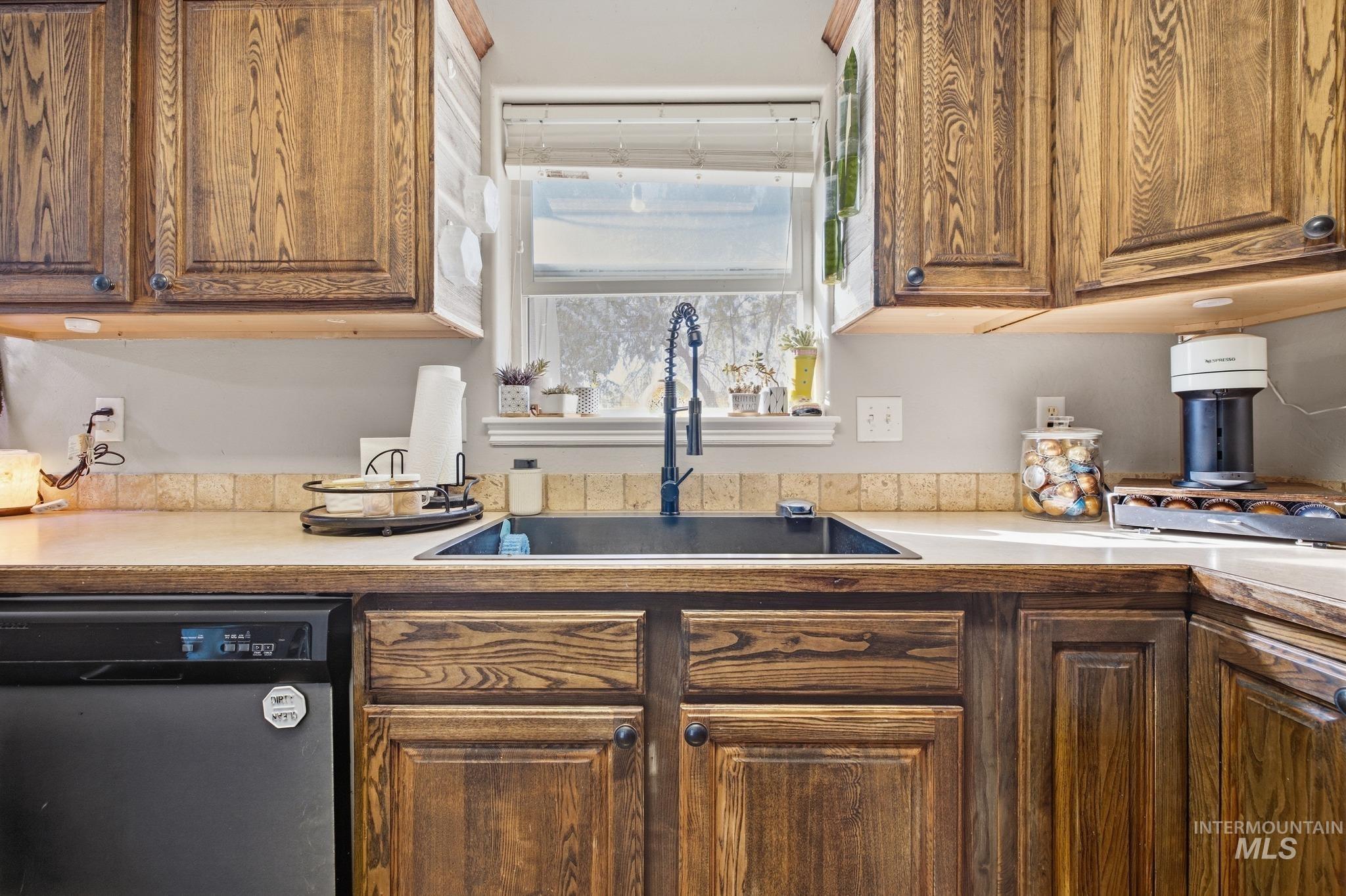 1009 Lauren Lane, Filer, Idaho 83328, 3 Bedrooms, 2 Bathrooms, Residential For Sale, Price $325,000,MLS 99002282