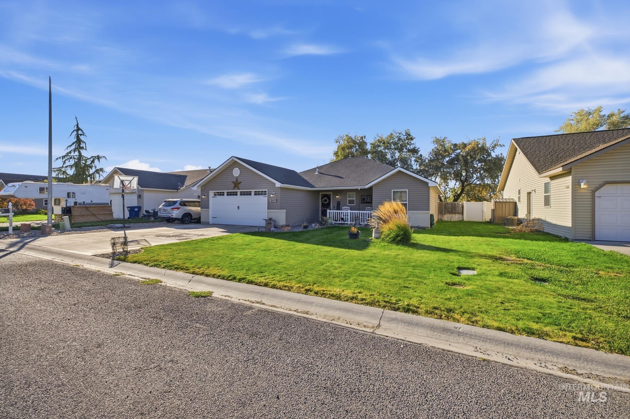 1009 Lauren Lane, Filer, Idaho 83328, 3 Bedrooms, 2 Bathrooms, Residential For Sale, Price $325,000,MLS 99002282
