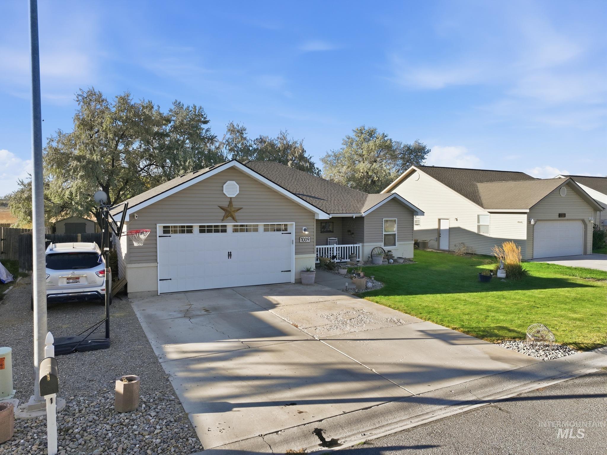 1009 Lauren Lane, Filer, Idaho 83328, 3 Bedrooms, 2 Bathrooms, Residential For Sale, Price $325,000,MLS 99002282
