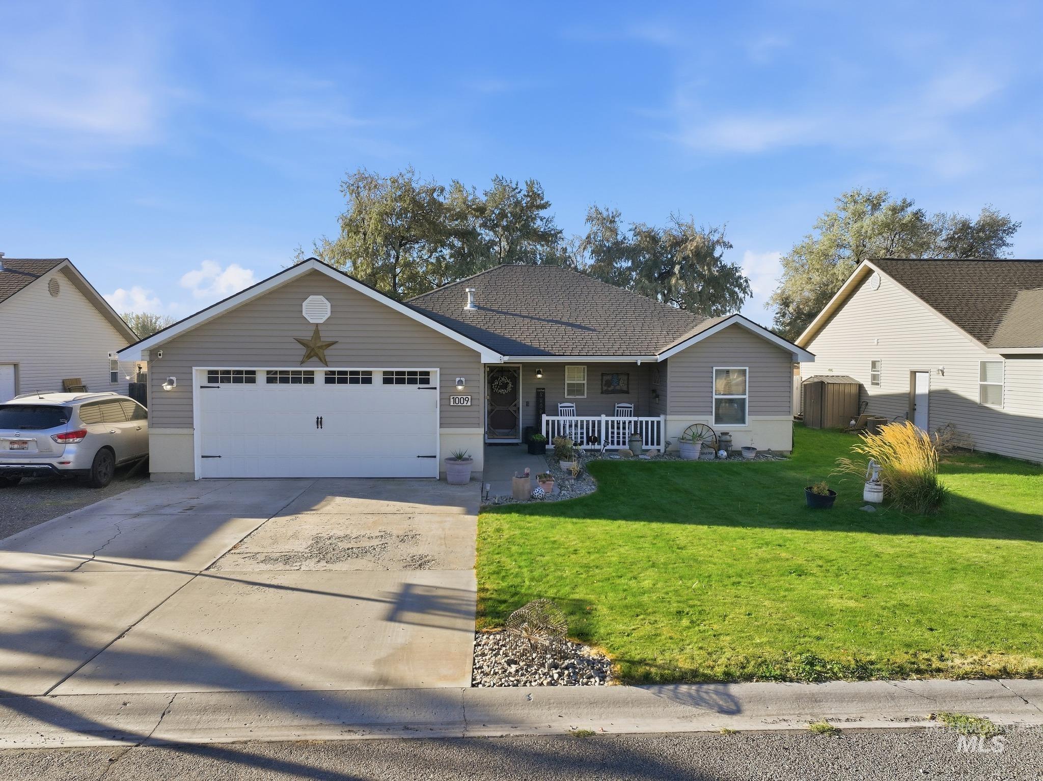 1009 Lauren Lane, Filer, Idaho 83328, 3 Bedrooms, 2 Bathrooms, Residential For Sale, Price $325,000,MLS 99002282