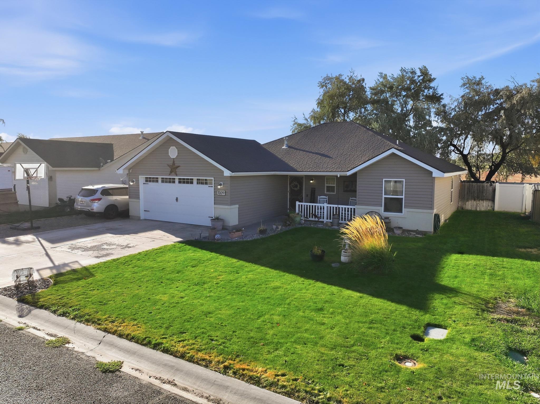 1009 Lauren Lane, Filer, Idaho 83328, 3 Bedrooms, 2 Bathrooms, Residential For Sale, Price $325,000,MLS 99002282